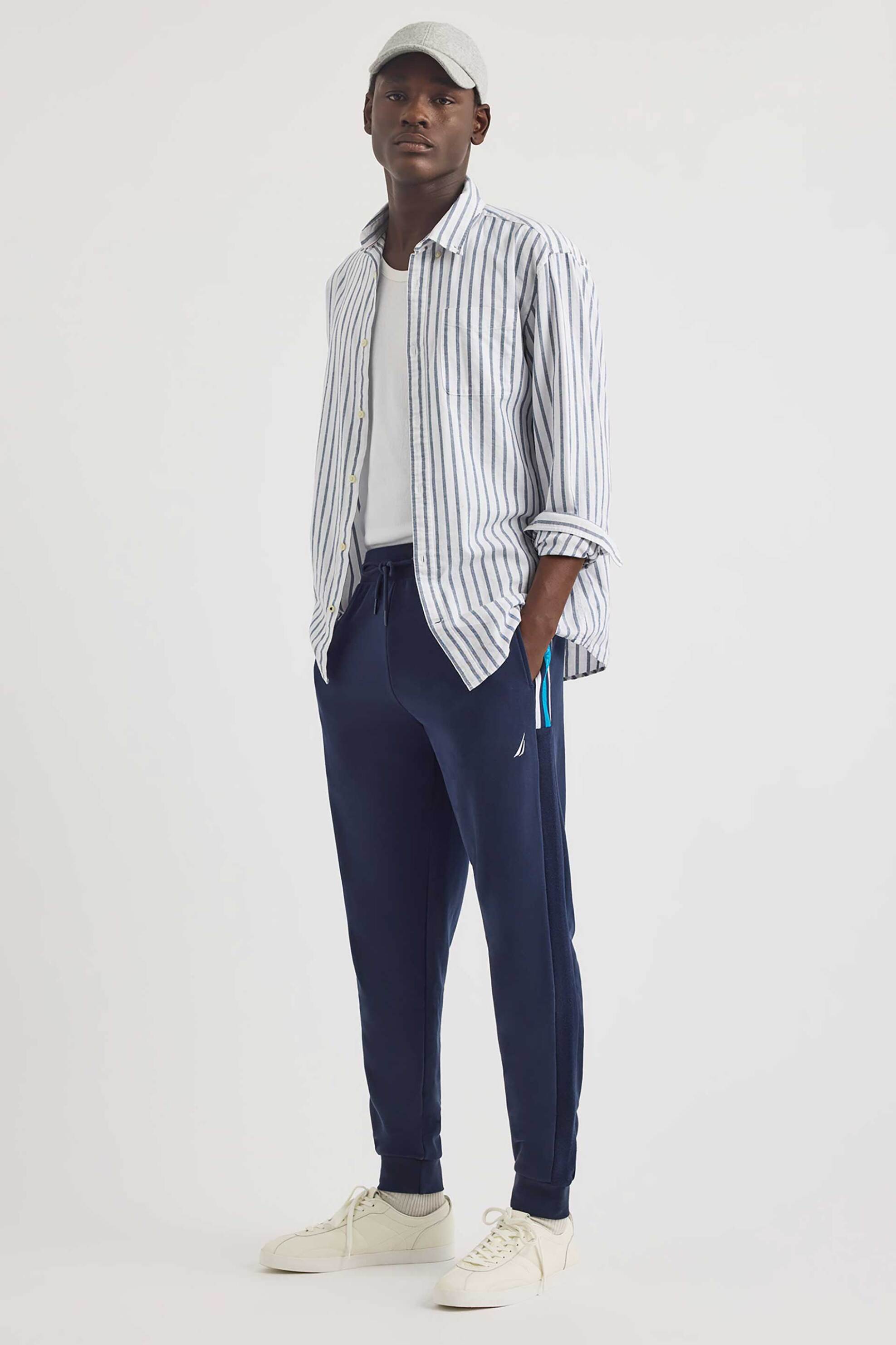 NAUTICA Nautica ανδρικό παντελόνι φόρμας με κεντημένο λογότυπο και contrast ρίγες στα πλαϊνά Classic Fit - N1S03445 Μπλε Σκούρο