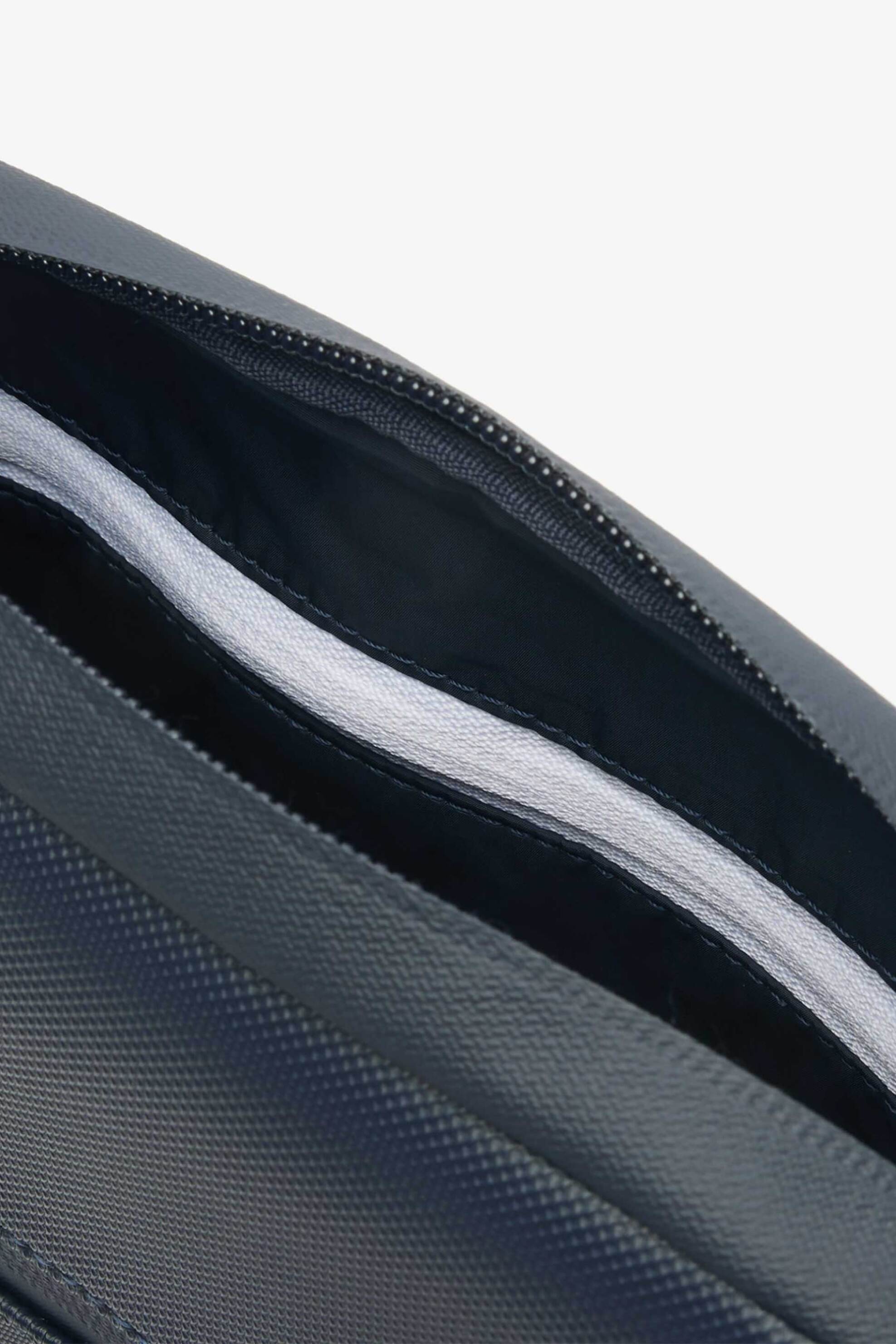 Lacoste ανδρικό τσαντάκι crossbody με λογότυπο "LCST Petit Pique Crossover Medium" - NH3308LV Μπλε Σκούρο φωτογραφία