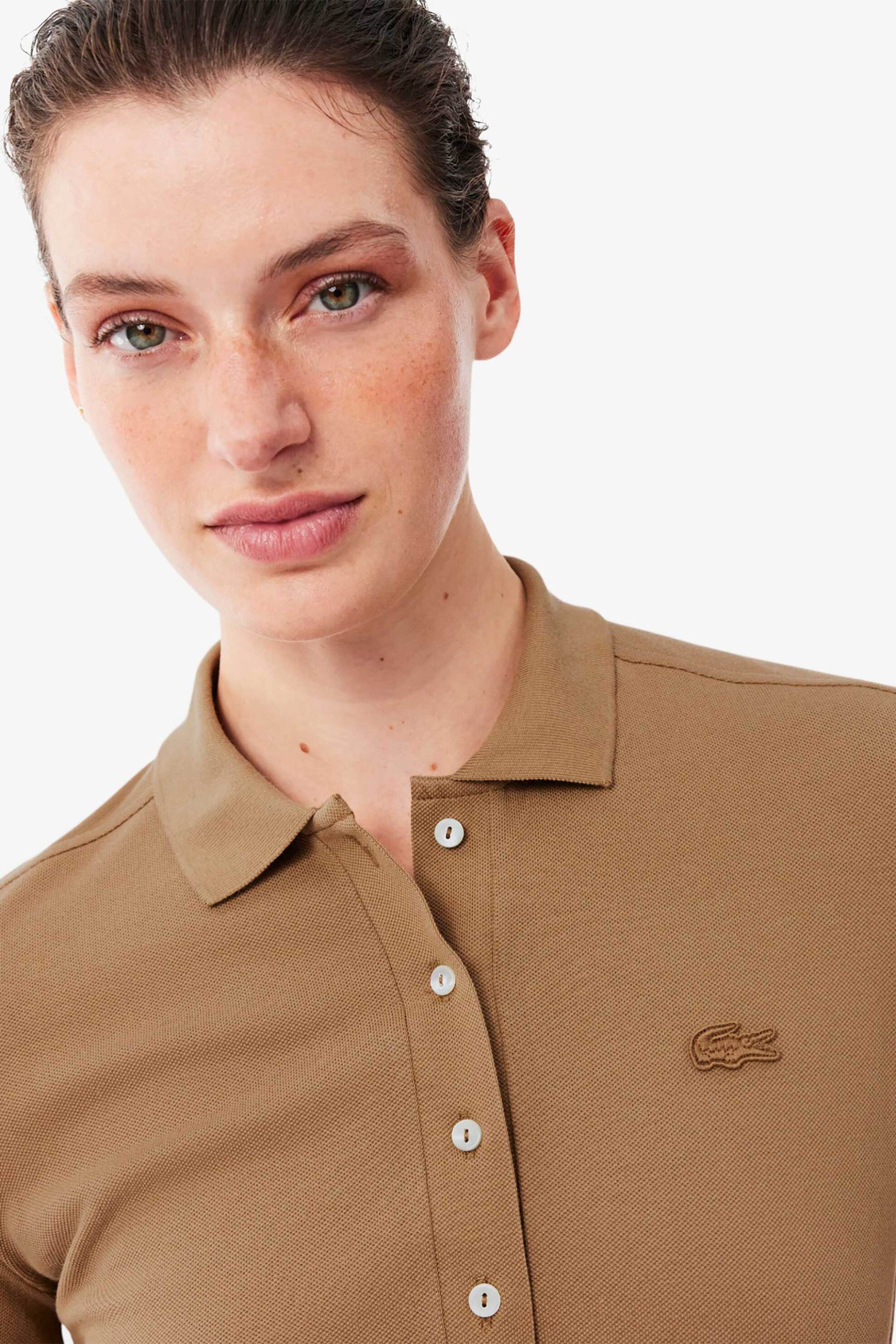 Lacoste γυναικεία μπλούζα πόλο πικέ κοντομάνικη με κεντημένο λογότυπο Slim Fit - PF5462 Καφέ