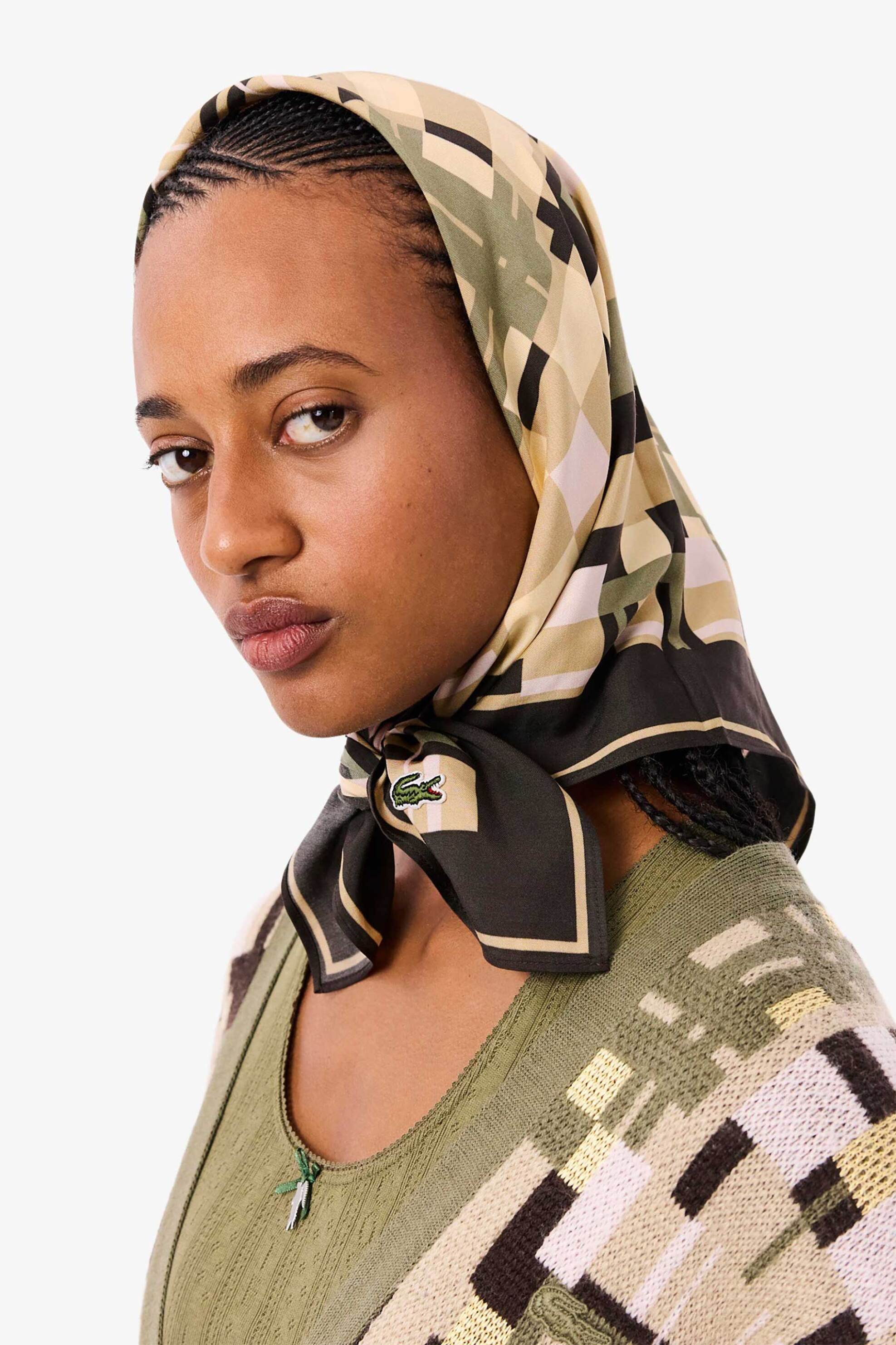 Lacoste γυναικείο φουλάρι με geometrical pattern - RE5688-00 Μπεζ φωτογραφία