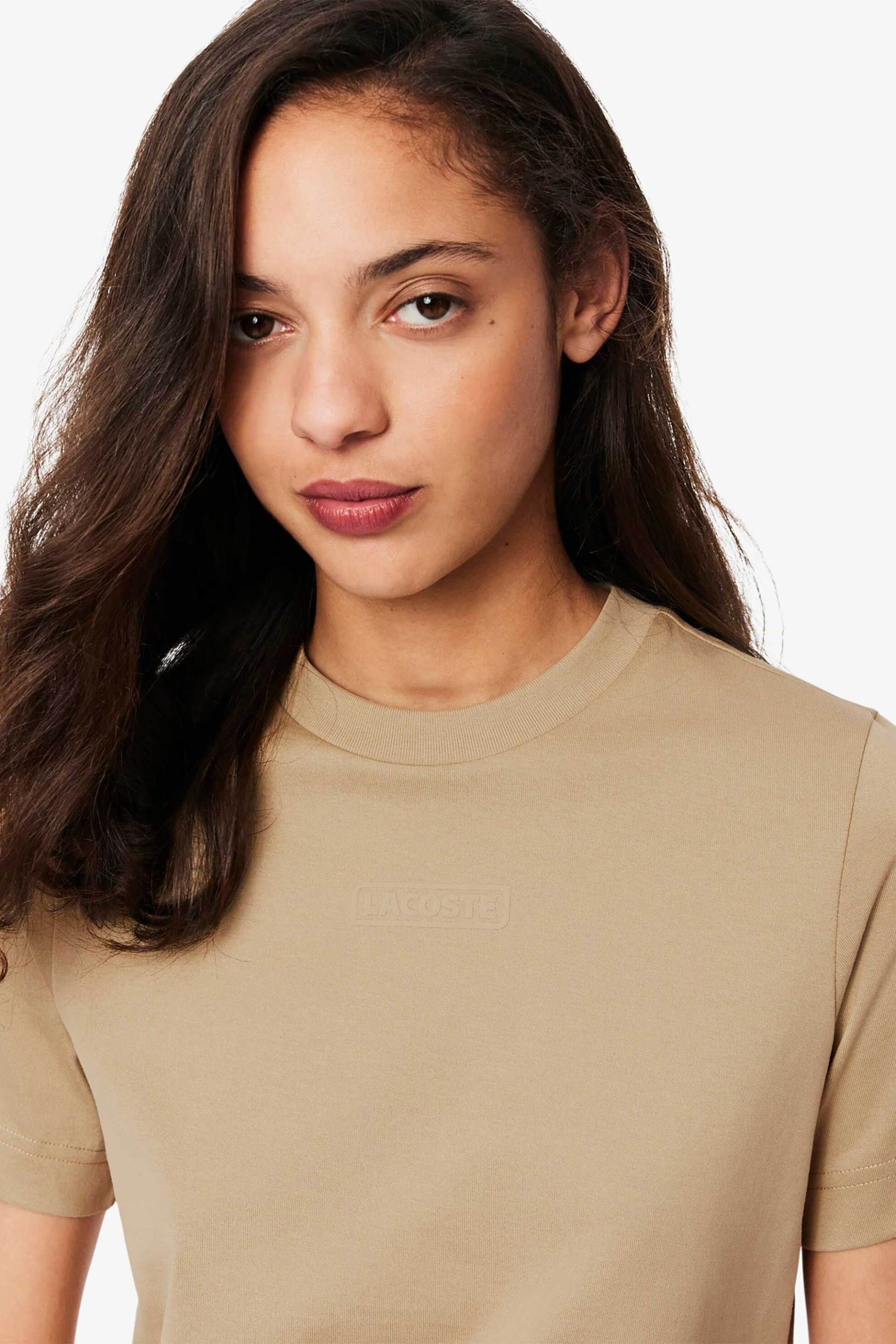 Lacoste γυναικείο T-shirt με ανάγλυφο λογότυπο Regular Fit - TF0355-00 Μπεζ φωτογραφία