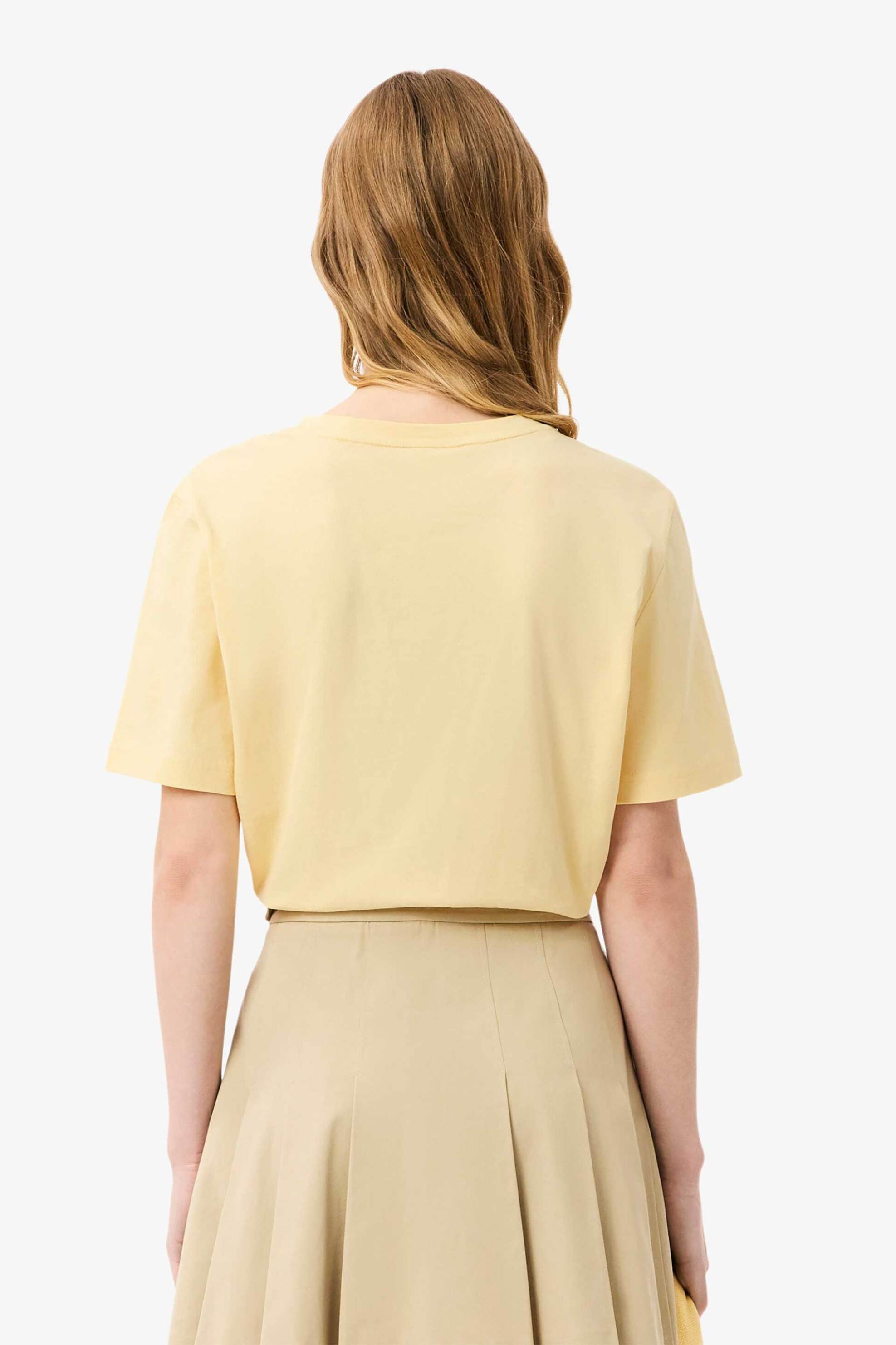 Lacoste γυναικείο T-shirt με κεντημένο λογότυπο και V λαιμόκοψη Relaxed Fit - TF7300 Κίτρινο Ώχρα φωτογραφία