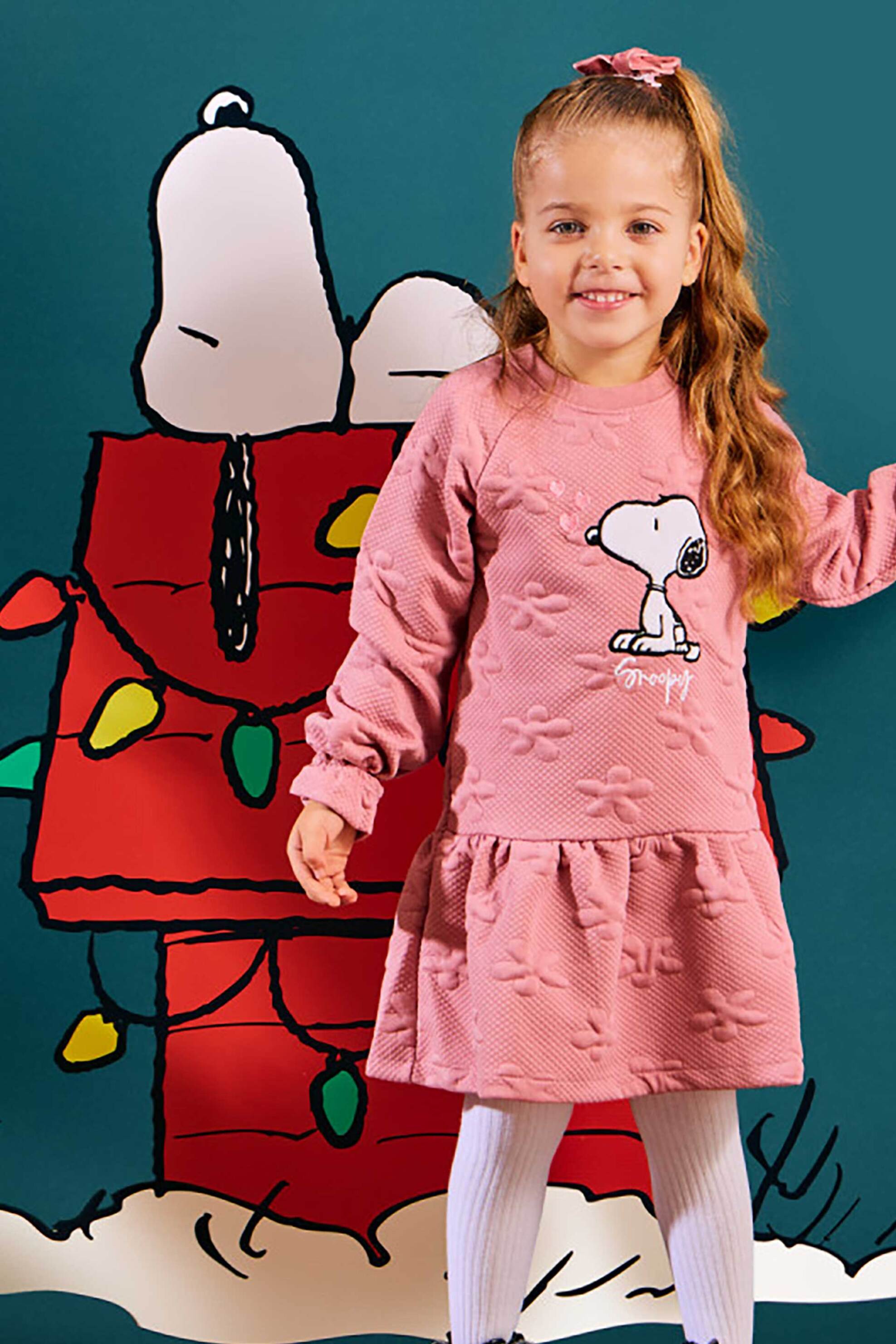 Alouette παιδικό φόρεμα φούτερ με ανάγλυφη υφή και κέντημα "Snoopy" (2-8 ετών) - 00340256 Ροζ