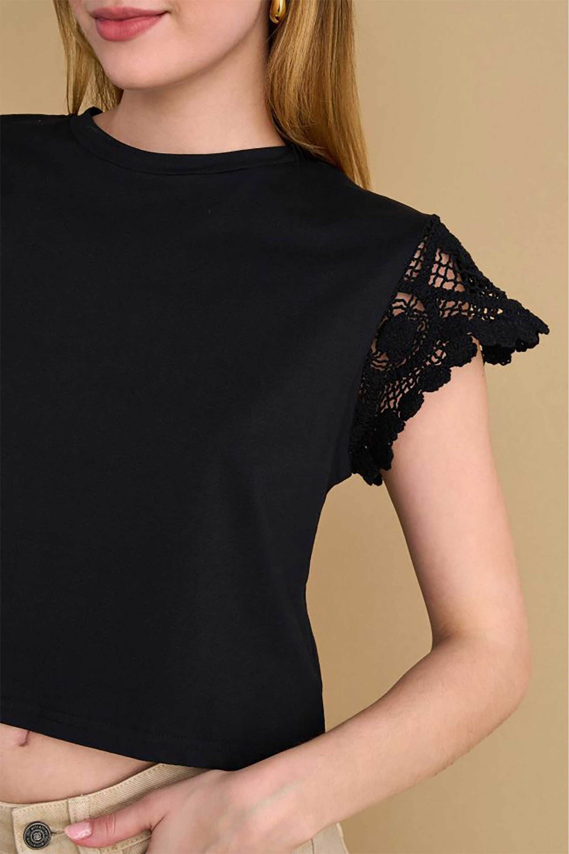 Attrattivo γυναικείο T-shirt με δαντέλα - 9920879 Μαύρο φωτογραφία