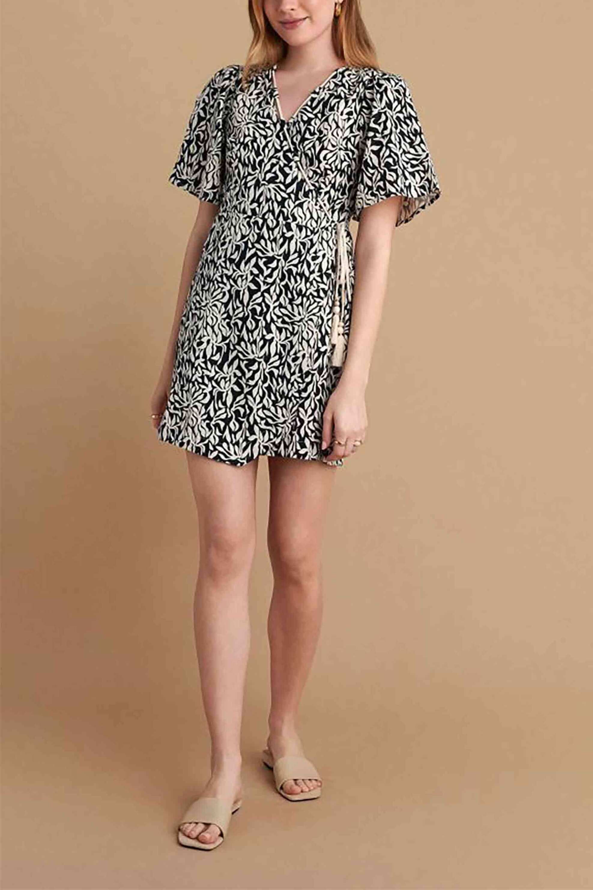 ATTRATTIVO Attrattivo γυναικείο mini φόρεμα με floral print - 9920974 Μαύρο