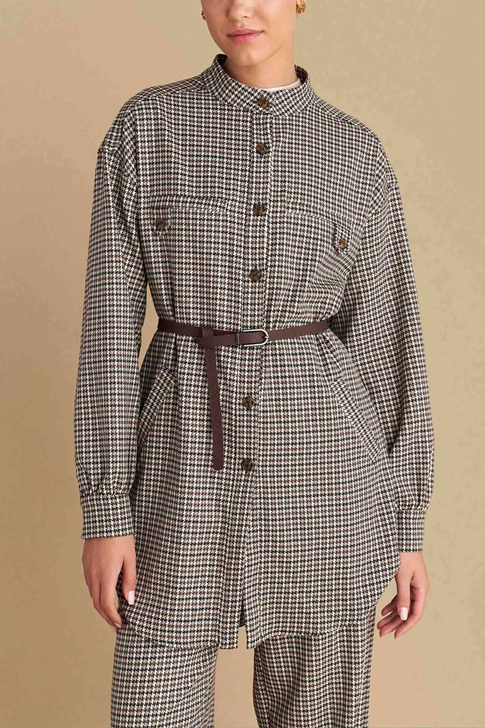 Attrativo γυναικείο πουκάμισο με καρό σχέδιο και ζώνη - 92006608 Μαύρο φωτογραφία