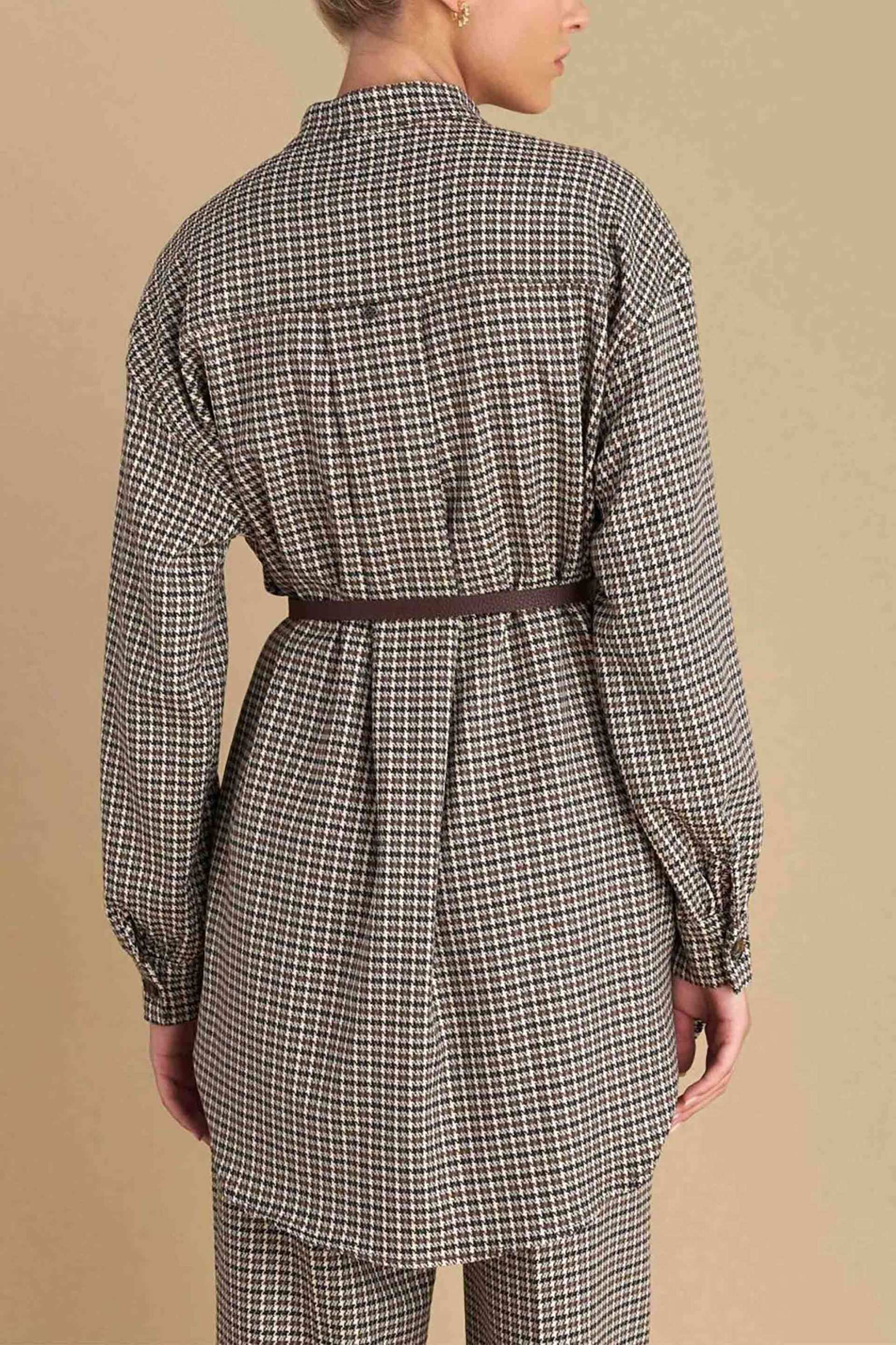 Attrativo γυναικείο πουκάμισο με καρό σχέδιο και ζώνη - 92006608 Μαύρο φωτογραφία