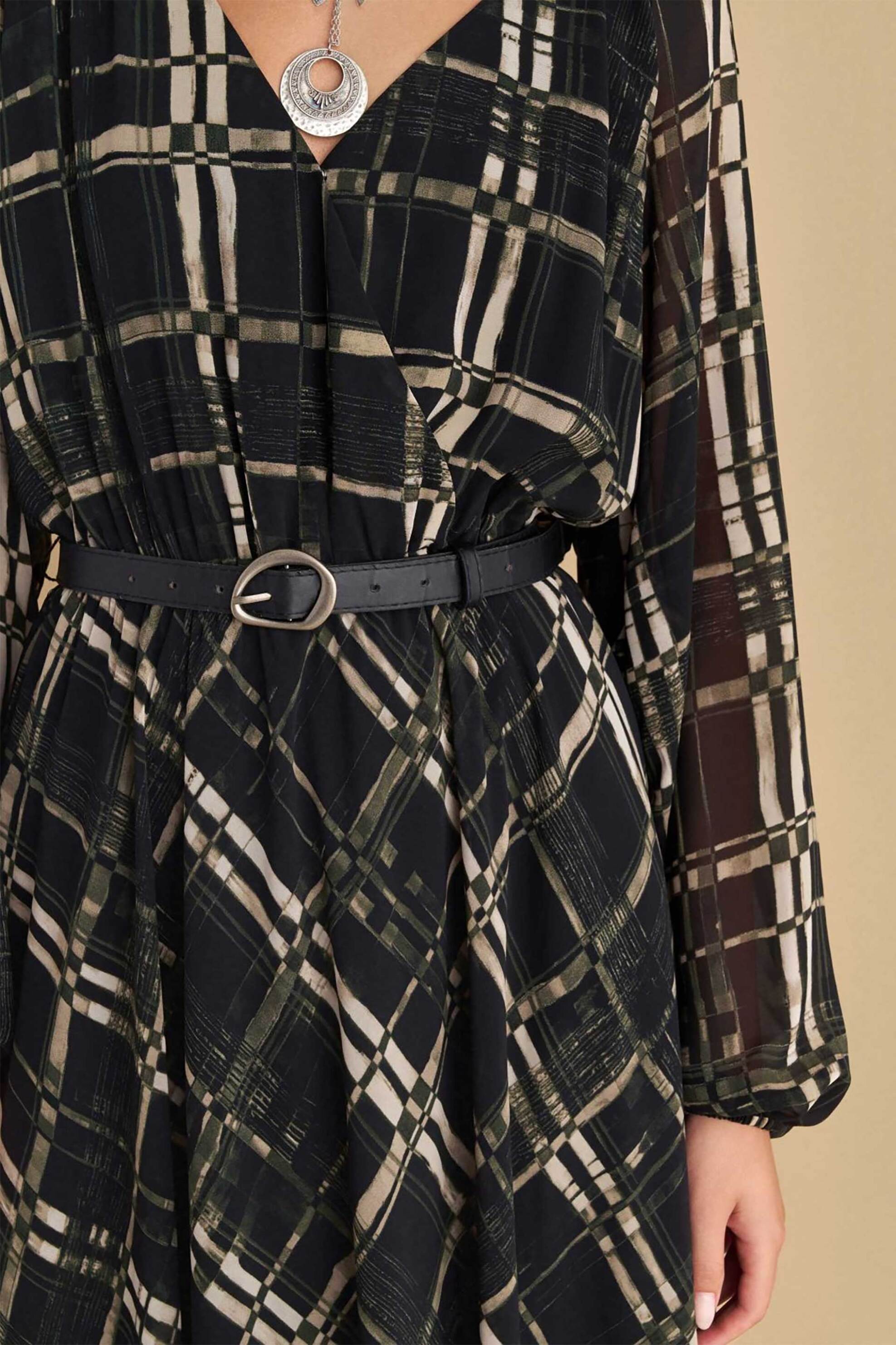 Attrativo γυναικείο midi πλισέ φόρεμα με all-over print και ζώνη - 9921698 Μαύρο φωτογραφία