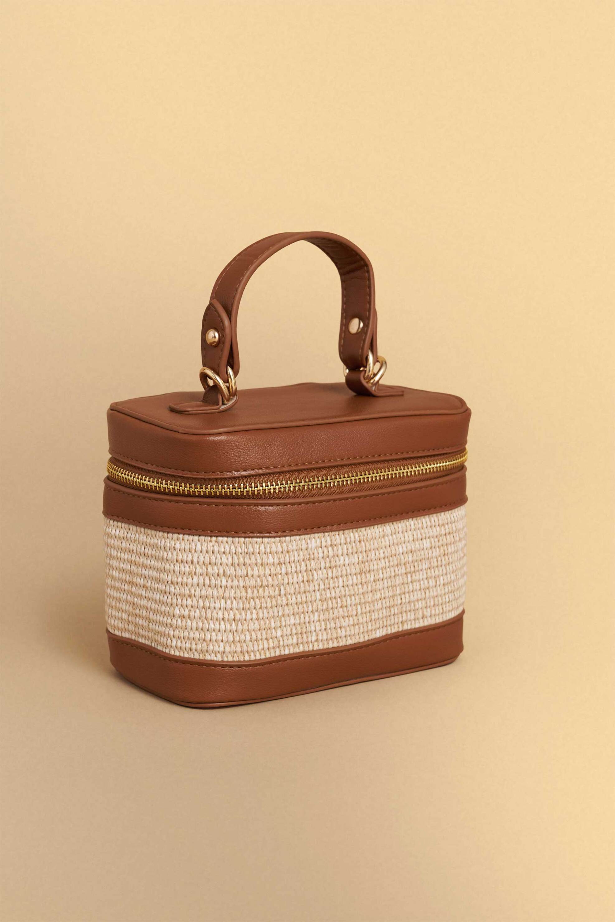Attrattivo γυναικείο mini bag με συνδυασμό υλικών - 9T23444 Καμηλό