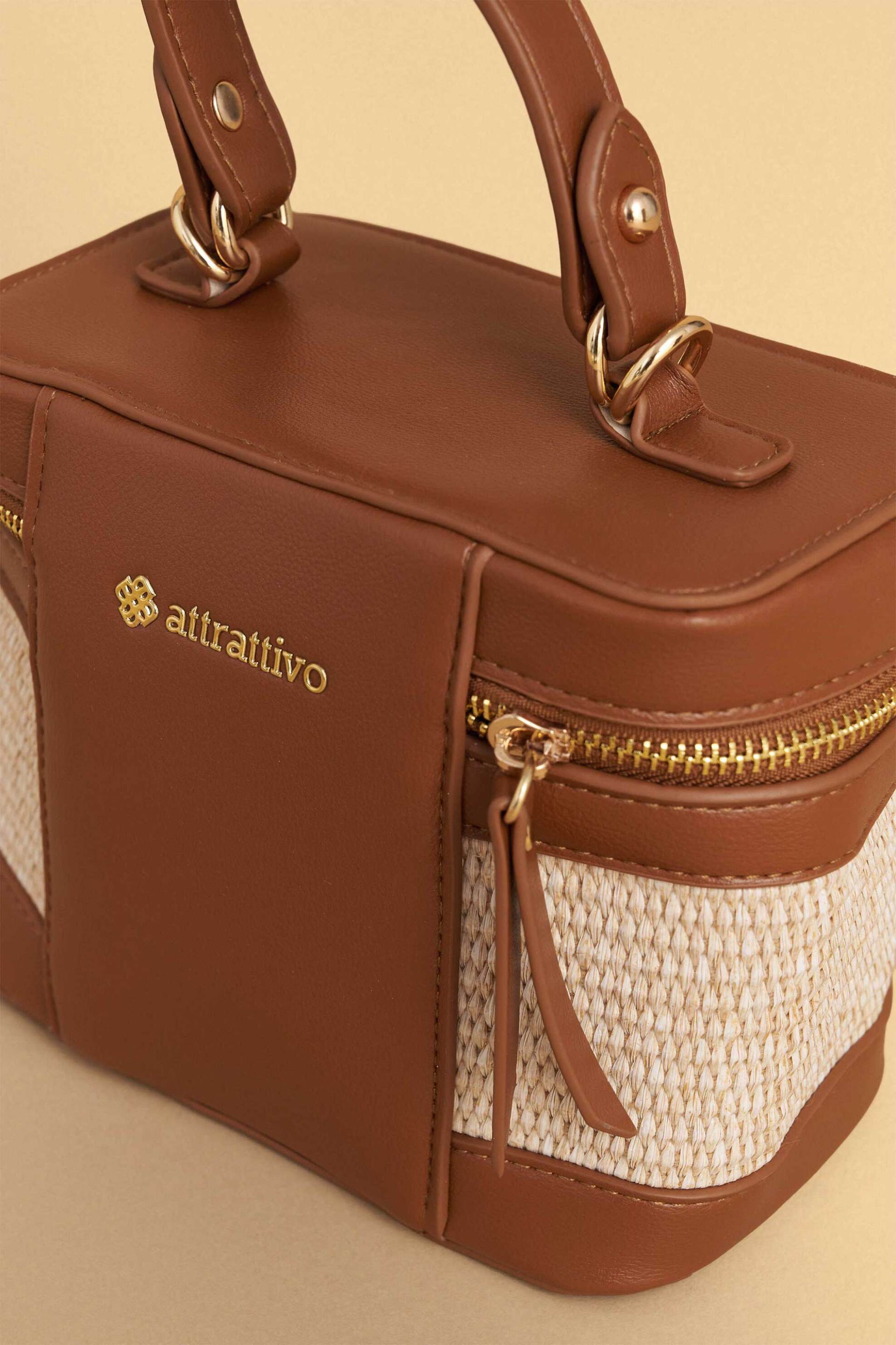 Attrattivo γυναικείο mini bag με συνδυασμό υλικών - 9T23444 Καμηλό
