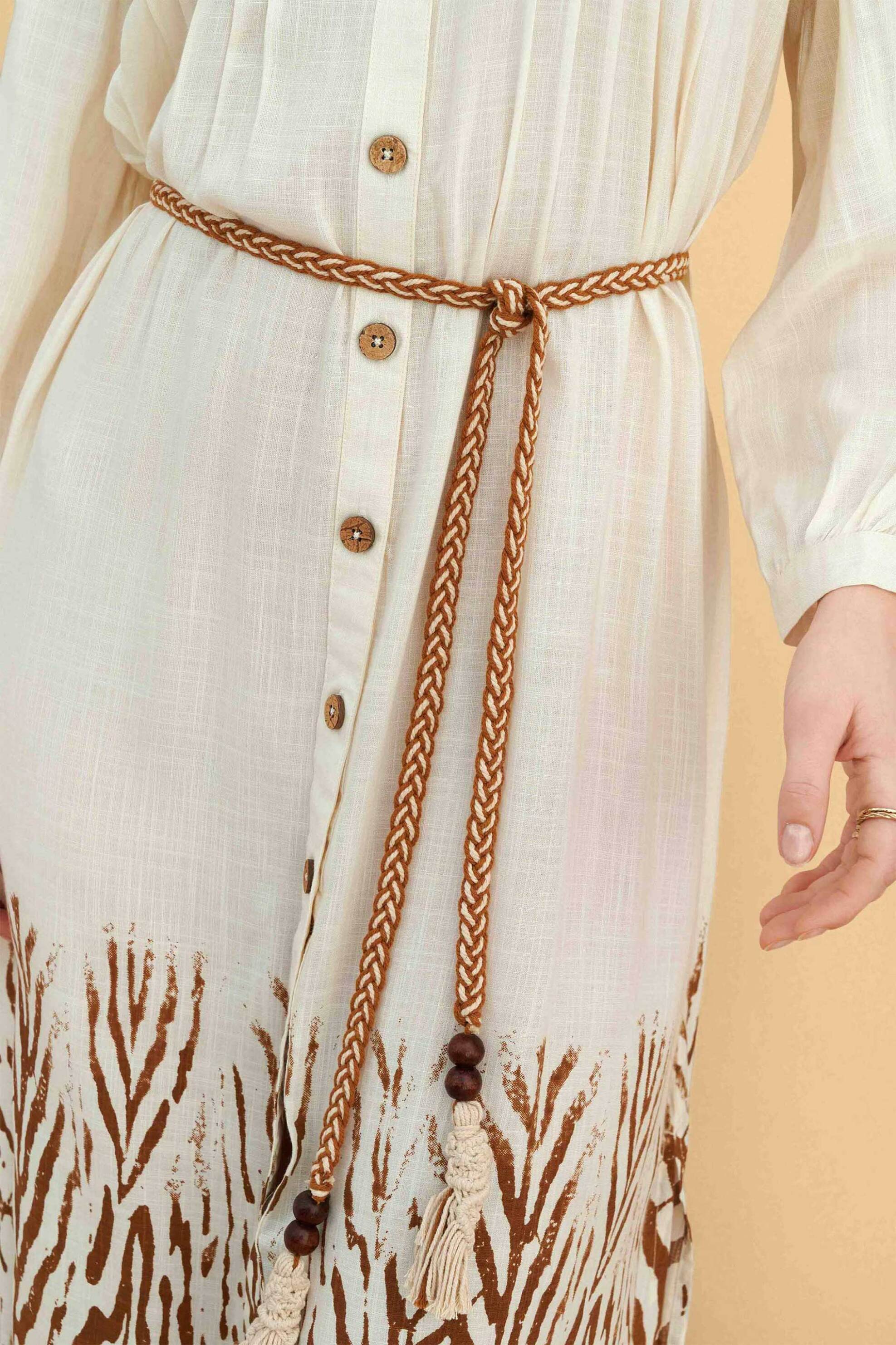 Attrattivo γυναικείο midi φόρεμα σεμιζιέ με all-over print - 9920932 Εκρού φωτογραφία