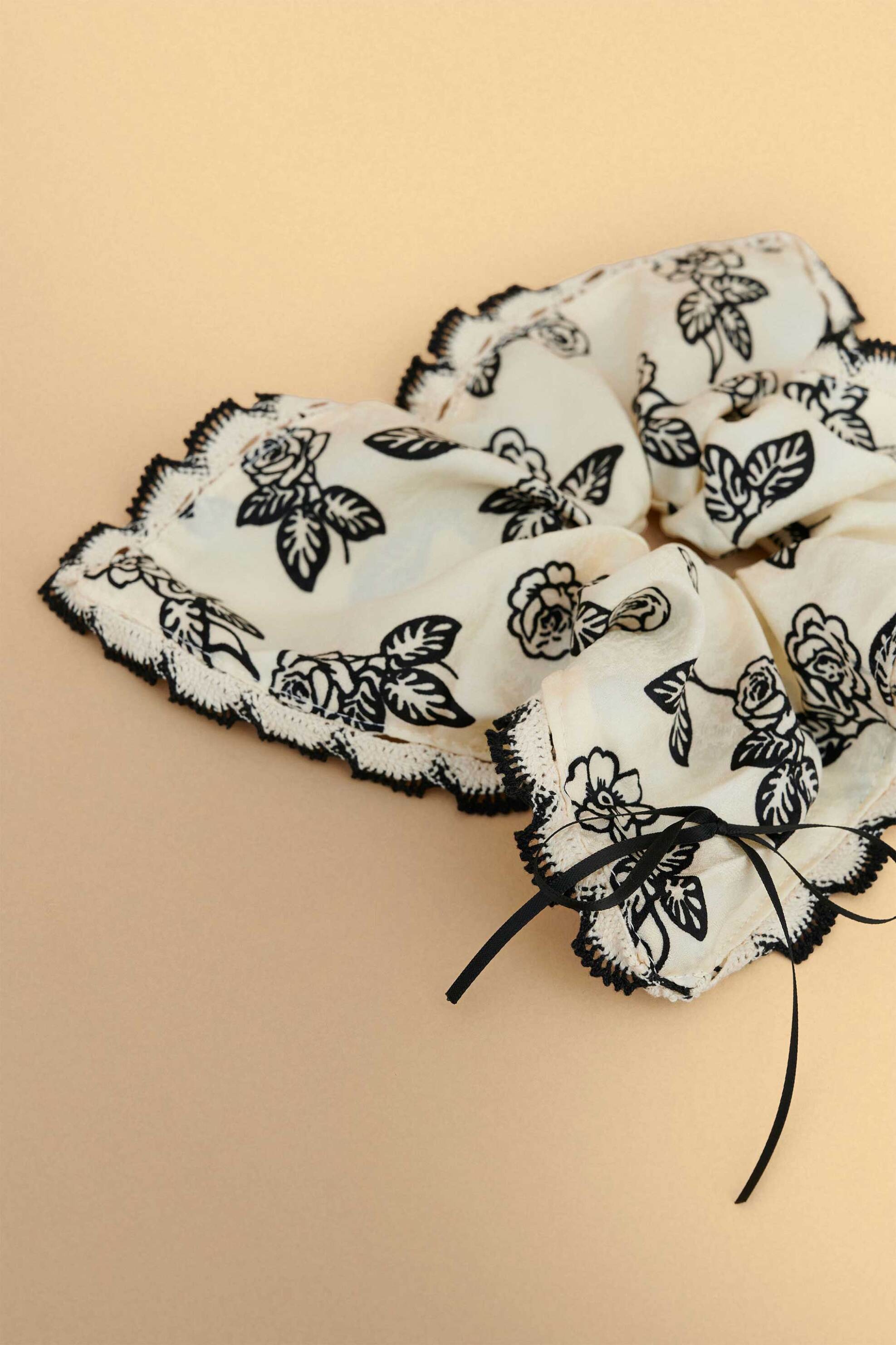 ATTRATTIVO Attrattivo γυναικείο scrunchie με all-over print - 9K23634 Ασπρόμαυρο