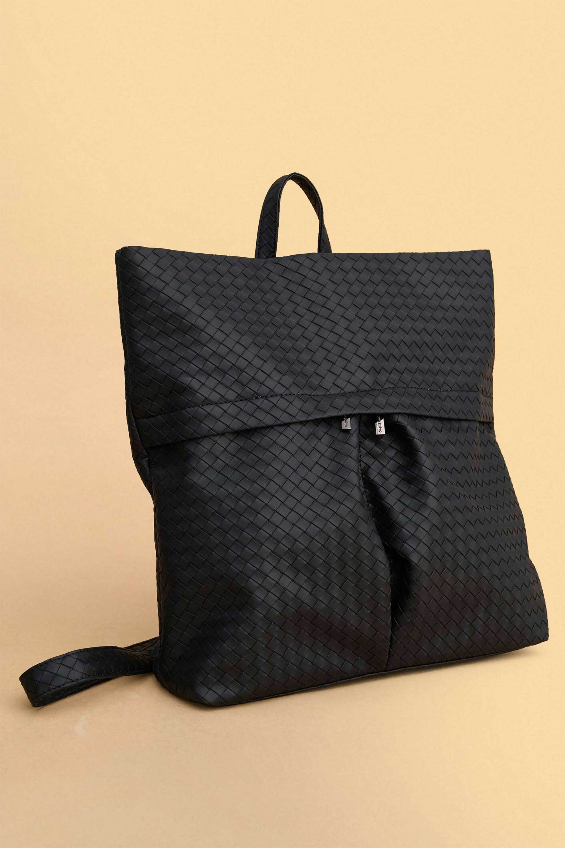 Attrattivo γυναικείο backpack με δερμάτινη όψη - 9T23456 Μαύρο
