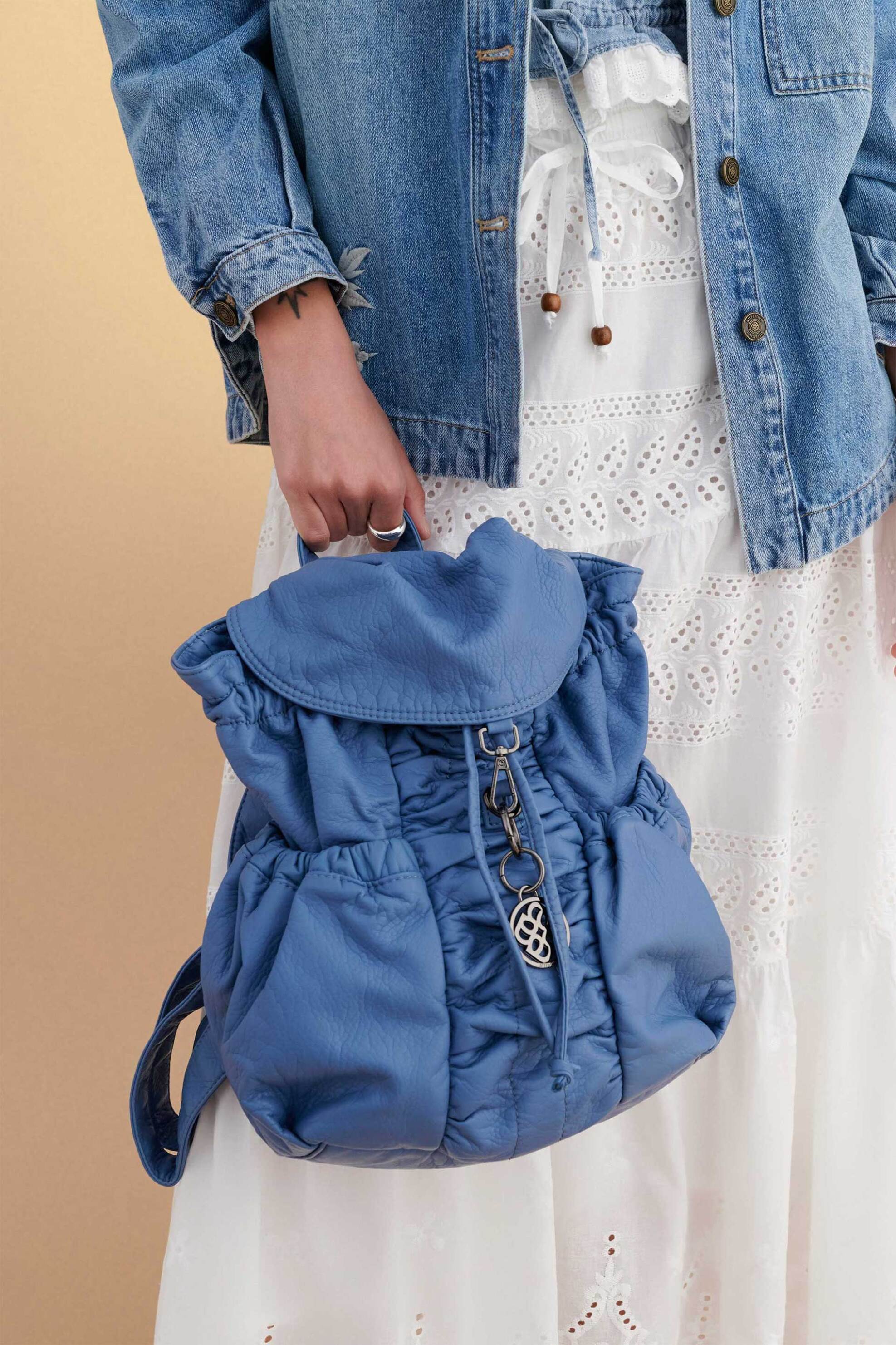 Attrattivo γυναικείο backpack μονόχρωμο - 9T23450 Μπλε