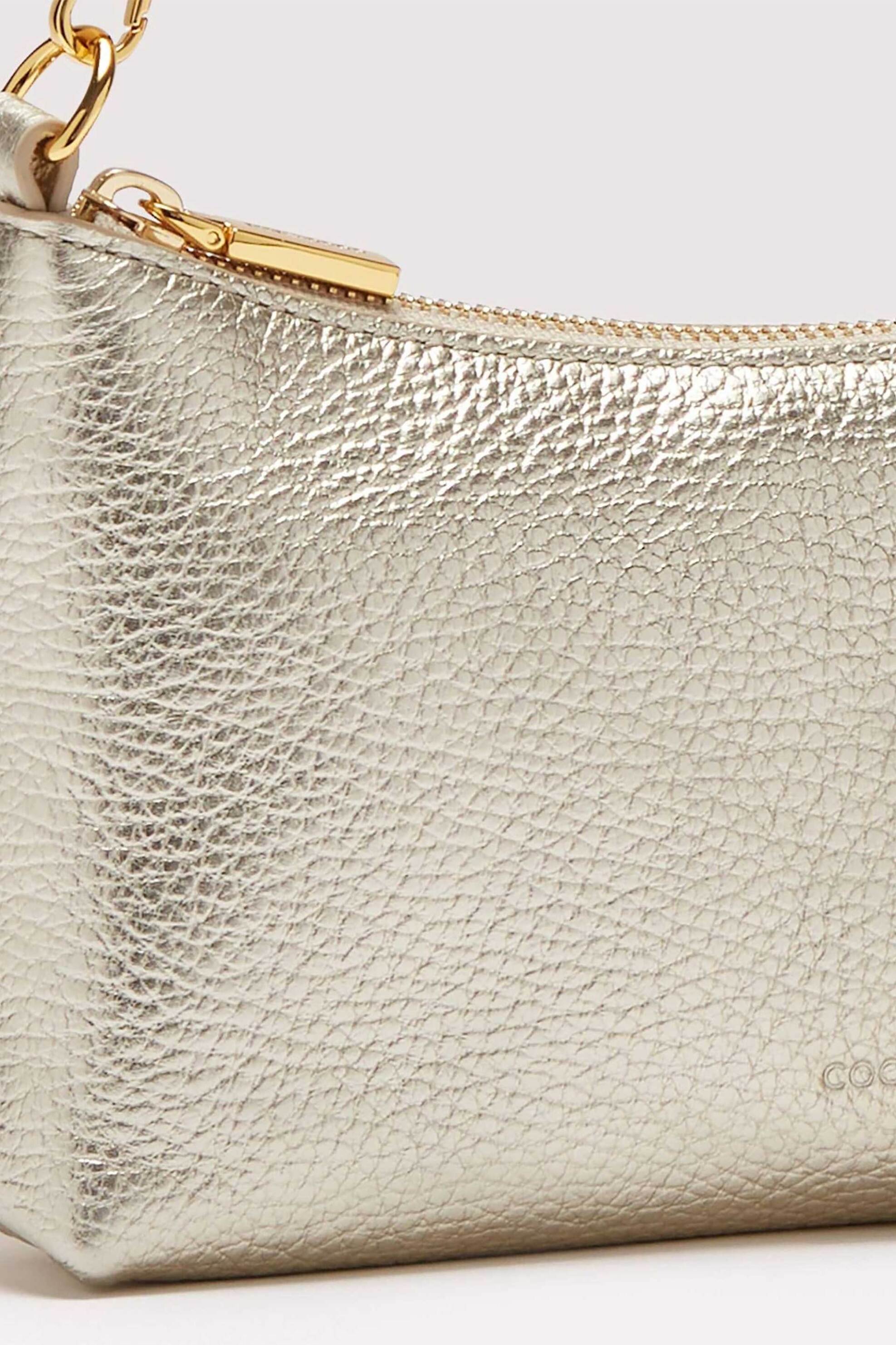 COCCINELLE Coccinelle γυναικεία δερμάτινη τσάντα crossbody μονόχρωμη με σταμπωτό λογότυπο "Aura" - E5QH0-550101 Χρυσό - 3
