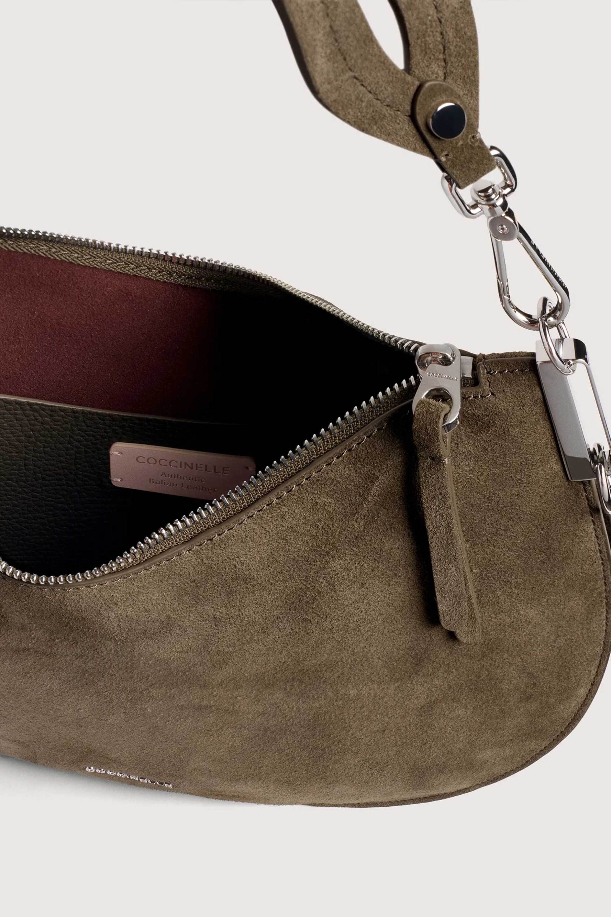 COCCINELLE Coccinelle γυναικεία τσάντα ώμου suede με ανάγλυφο λογότυπο "Sunup Medium" - E1QKG-130201 Γκρι - 4