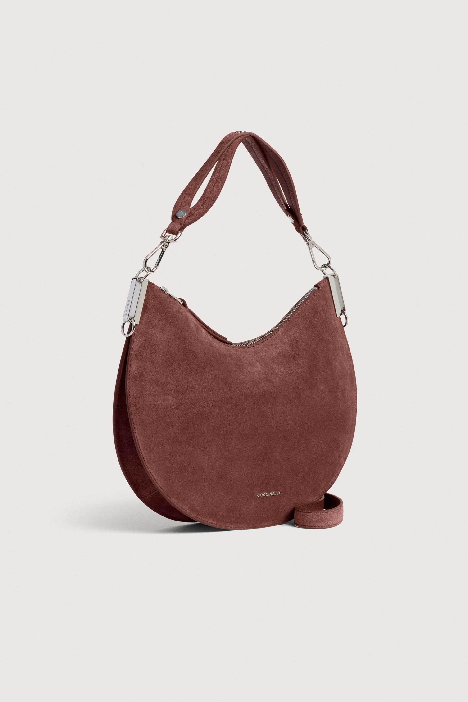 Coccinelle γυναικεία τσάντα ώμου suede με ανάγλυφο λογότυπο 