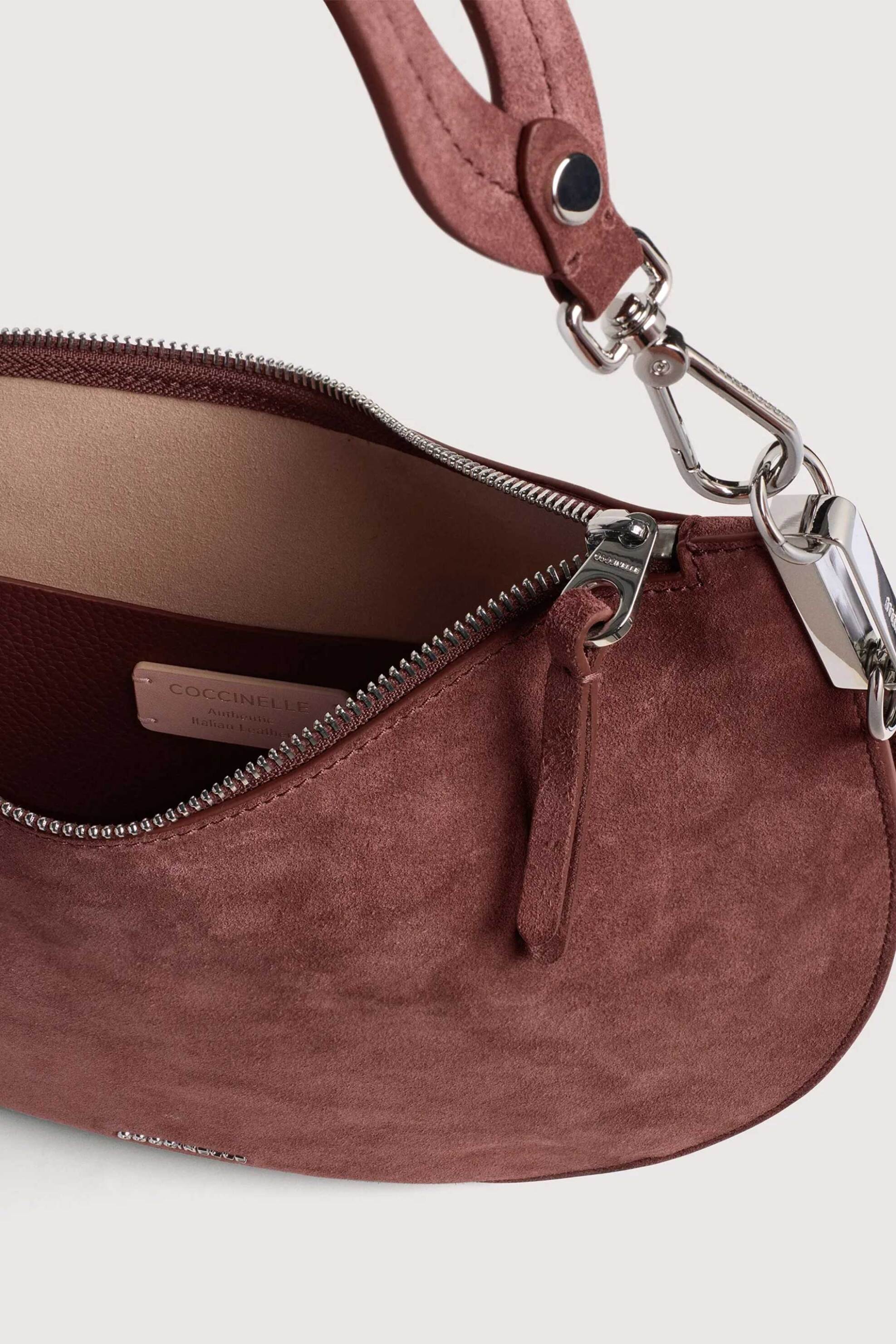 COCCINELLE Coccinelle γυναικεία τσάντα ώμου suede με ανάγλυφο λογότυπο "Sunup Medium" - E1QKG-130201 Καφέ Latte - 3