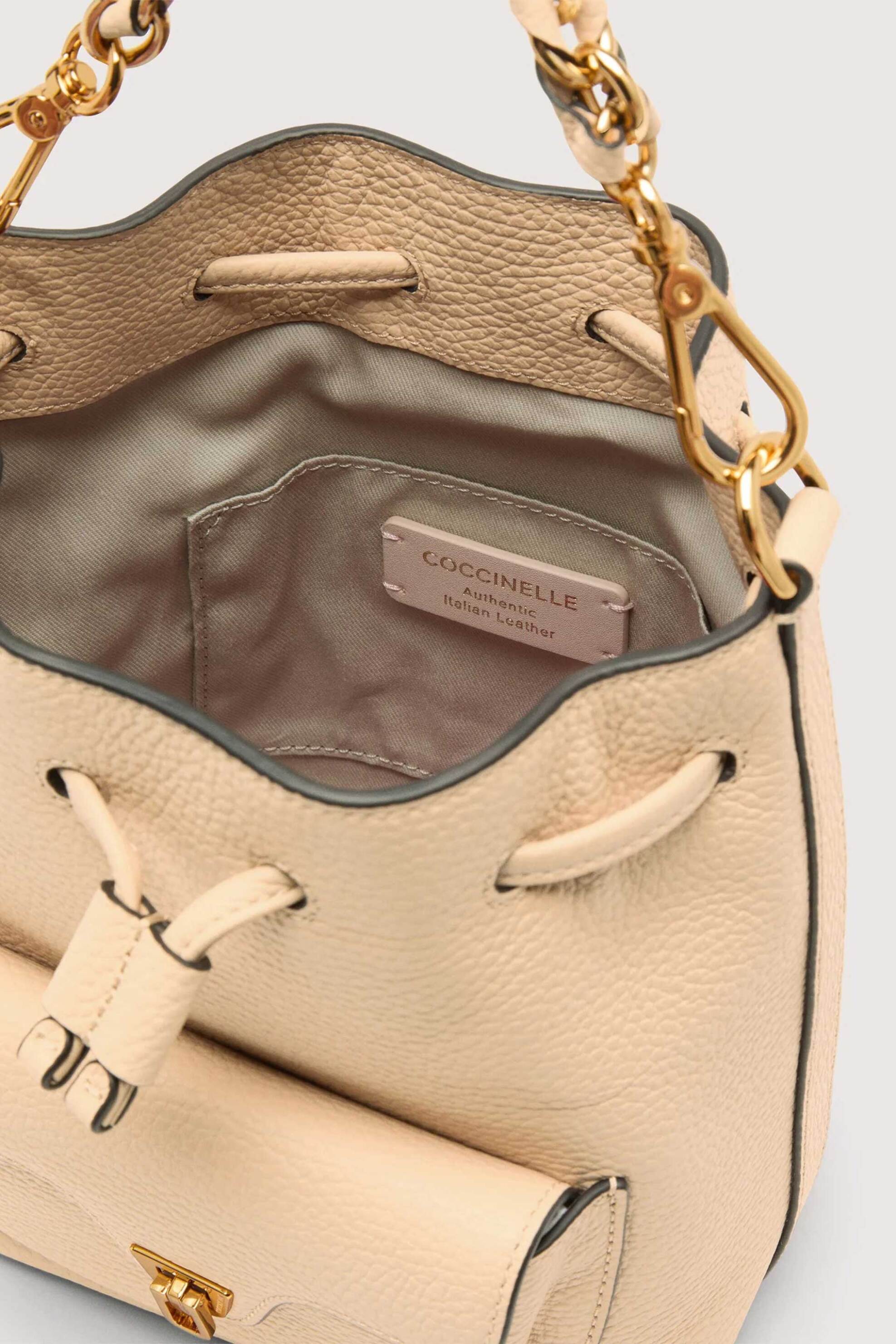 Coccinelle γυναικεία τσάντα bucket "Beat Generation Small" - E1TFK-230301 Εκρού φωτογραφία