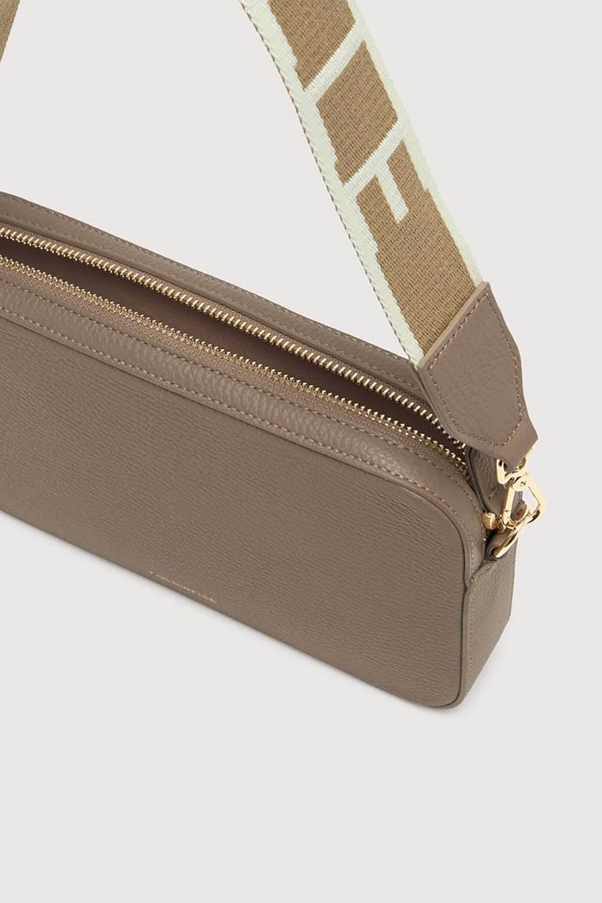 Coccinelle γυναικεία τσάντα crossbody "Tebe" - E5MN5-520101 Γκρι φωτογραφία