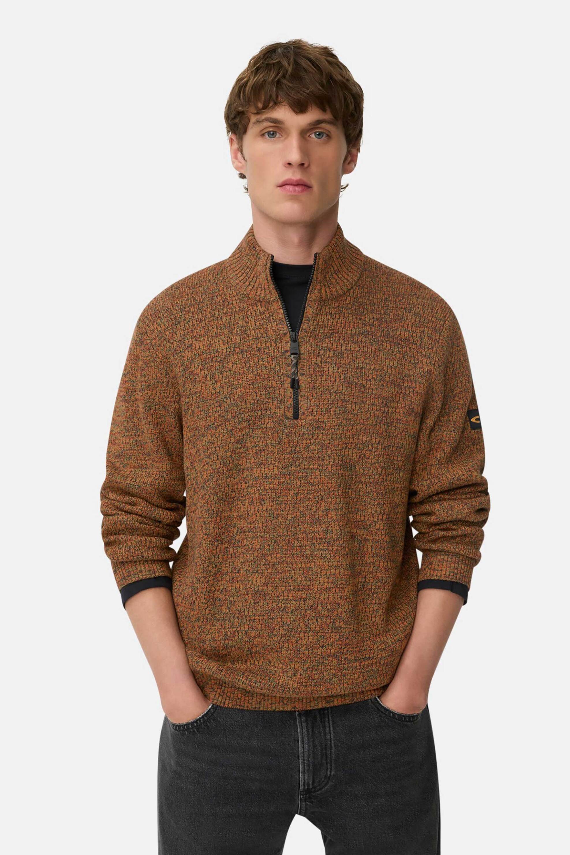 Camel Active ανδρικό πουλόβερ textured με ψηλό λαιμό και 1/2 φερμουάρ Regular Fit - C252-409530-6K06 Καφέ