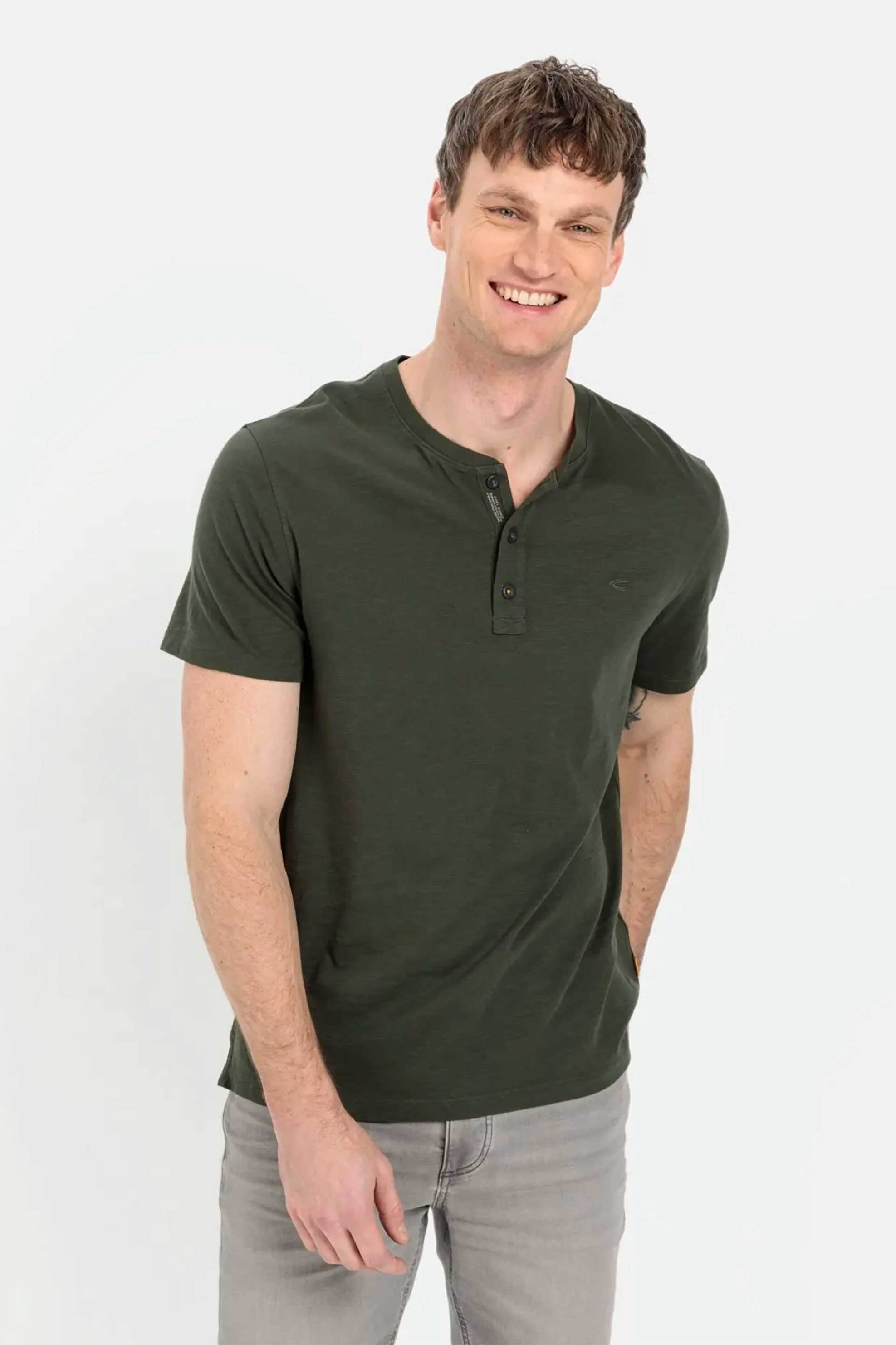 Camel Active ανδρική κοντομάνικη μπλούζα henley με κεντημένο monogram Regular Fit - C261NOS-409474-9T84 Χακί