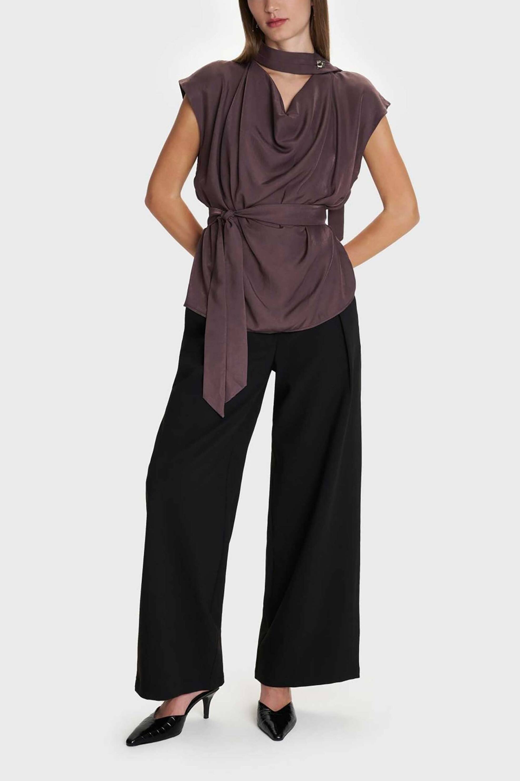 'ALE γυναικεία μπλούζα με ιδιαίτερο κλείσιμο στη λαιμόκοψη - 81128209 Καφέ φωτογραφία