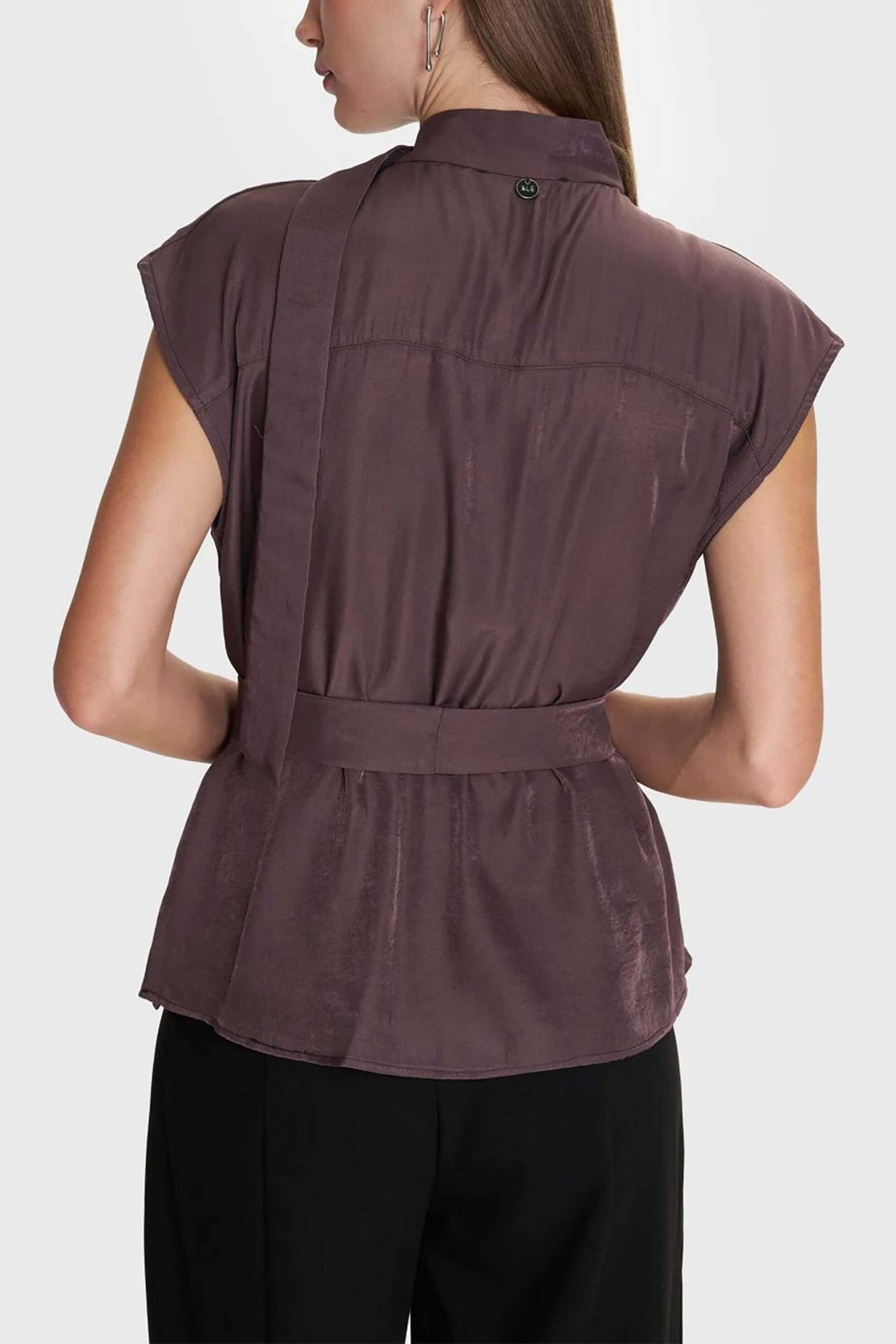 'ALE γυναικεία μπλούζα με ιδιαίτερο κλείσιμο στη λαιμόκοψη - 81128209 Καφέ φωτογραφία