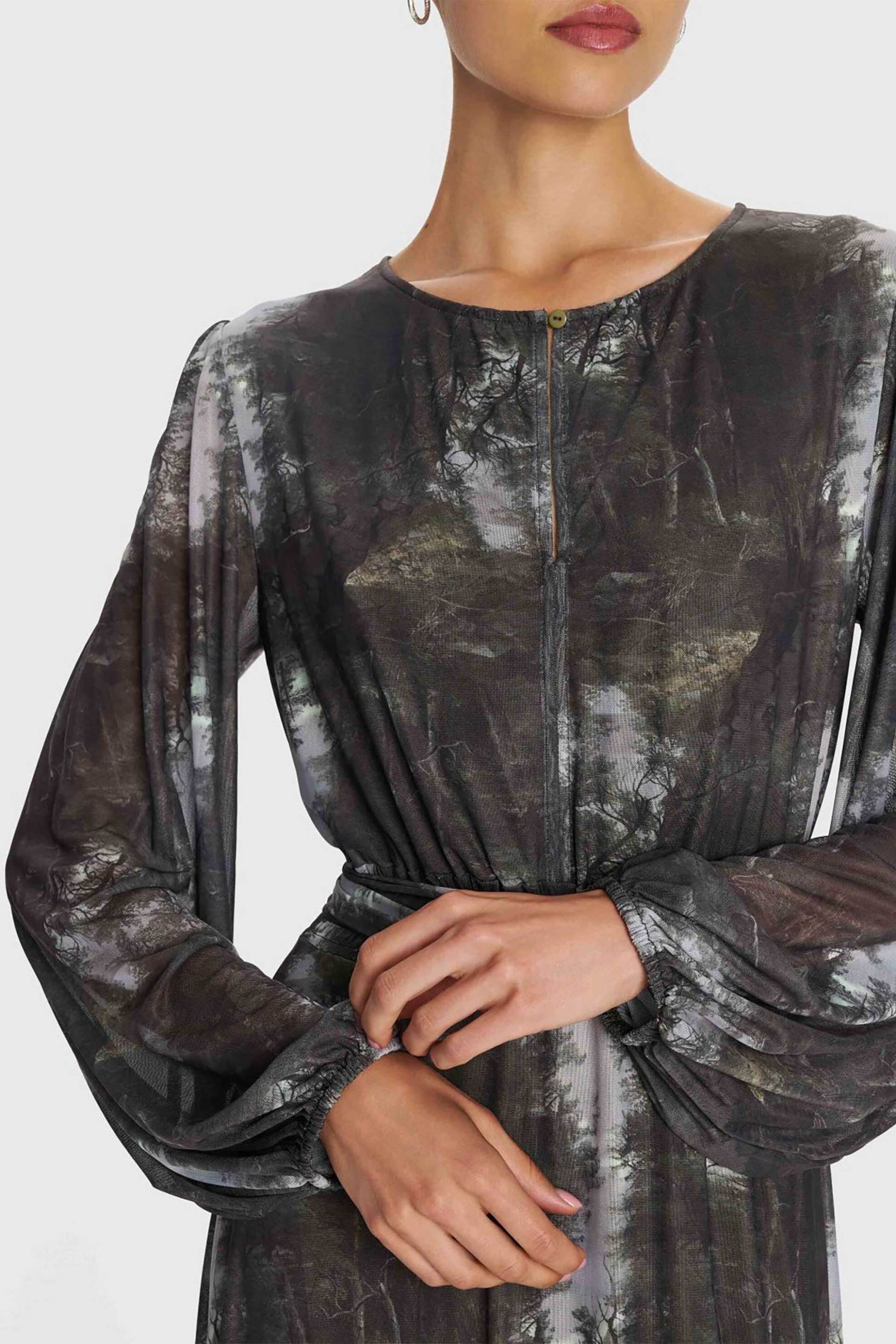 'ALE γυναικείο maxi φόρεμα με διαφάνεια και all-over print - 8921631 Γκρι φωτογραφία