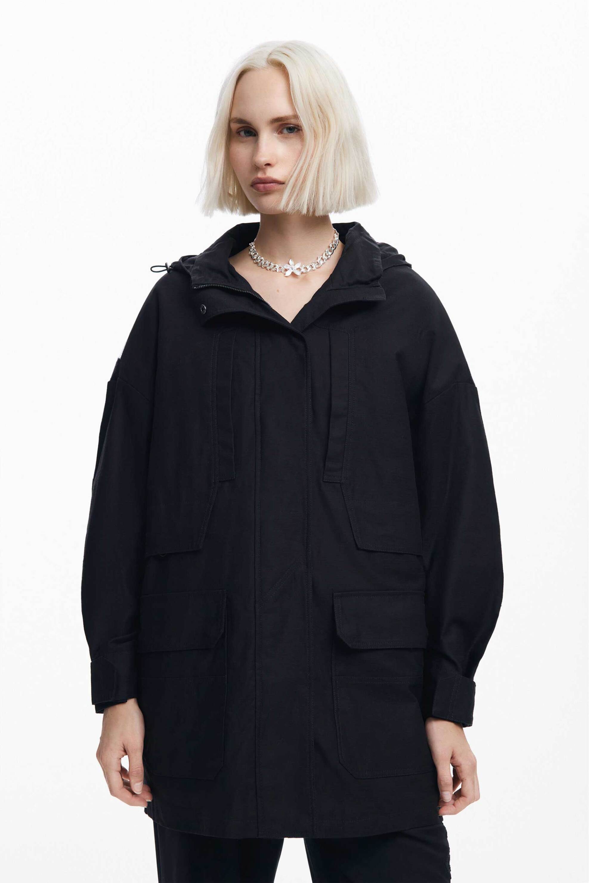 DESIGUAL Desigual γυναικείο μπουφάν παρκά με κουκούλα και κεντημένο σχέδιο Regular Fit - 24WWEW17 Μαύρο