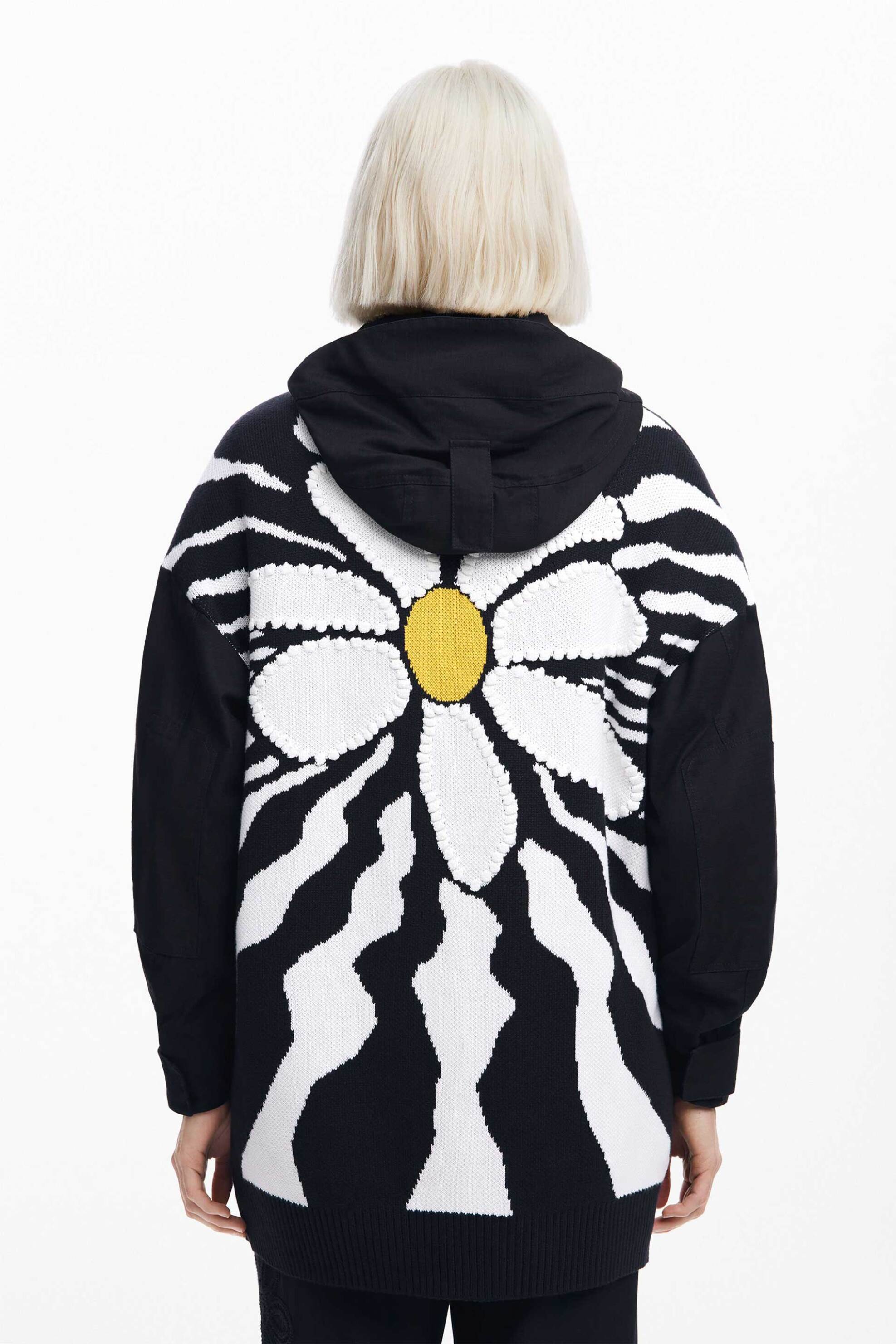 Desigual γυναικείο μπουφάν παρκά με κουκούλα και κεντημένο σχέδιο Regular Fit - 24WWEW17 Μαύρο φωτογραφία