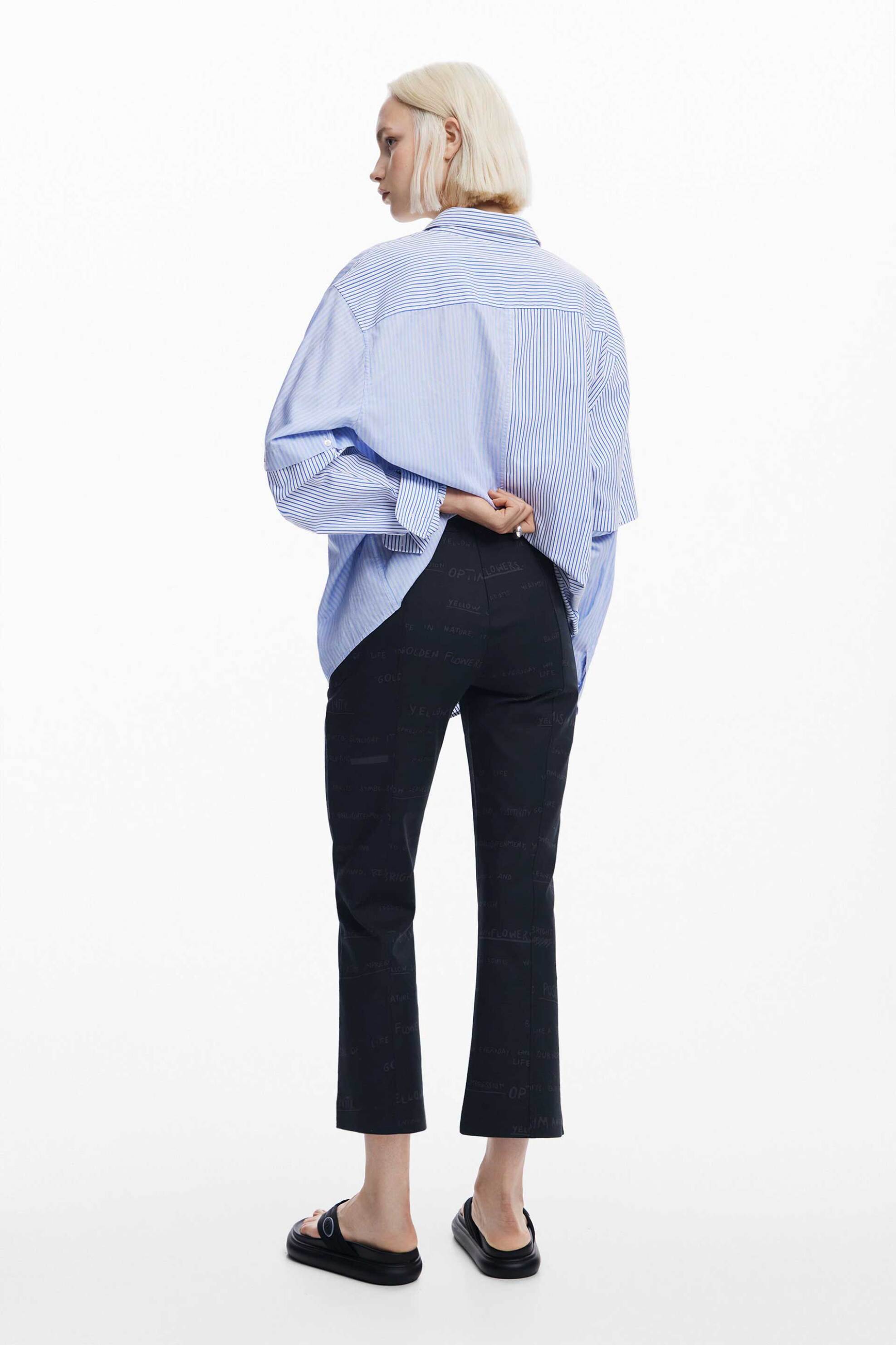 Desigual γυναικείο παντελόνι κάπρι με all-over lettering print - 24WWPW38 Μαύρο φωτογραφία