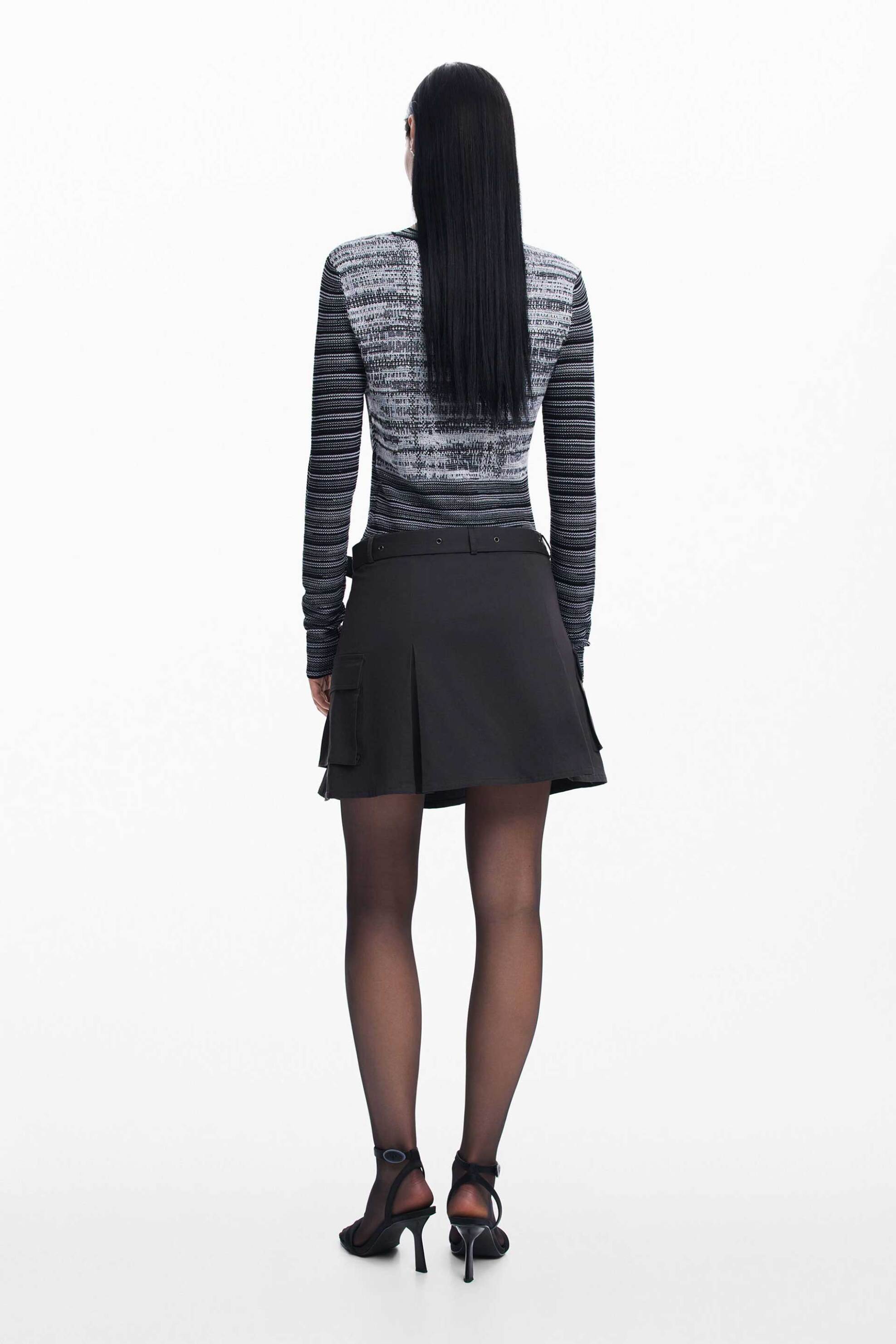 Desigual γυναικείο πουλόβερ με all-over print και μεταλλικο λογότυπο Regular Fit - 24WWTK09 Μαύρο φωτογραφία