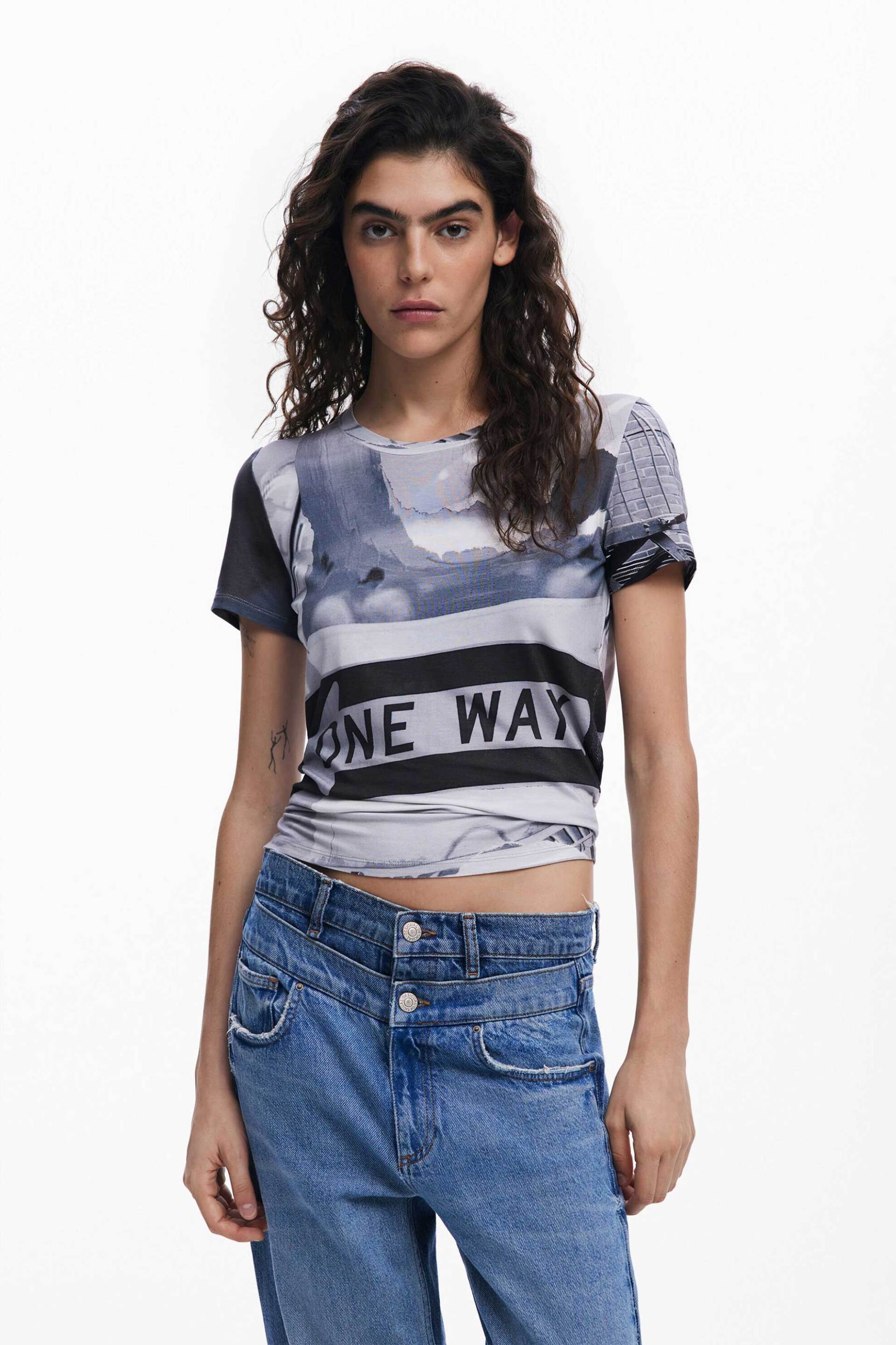 Desigual γυναικείο T-shirt με all-over print "Potomac" - 25SWTKA0 Μαύρο