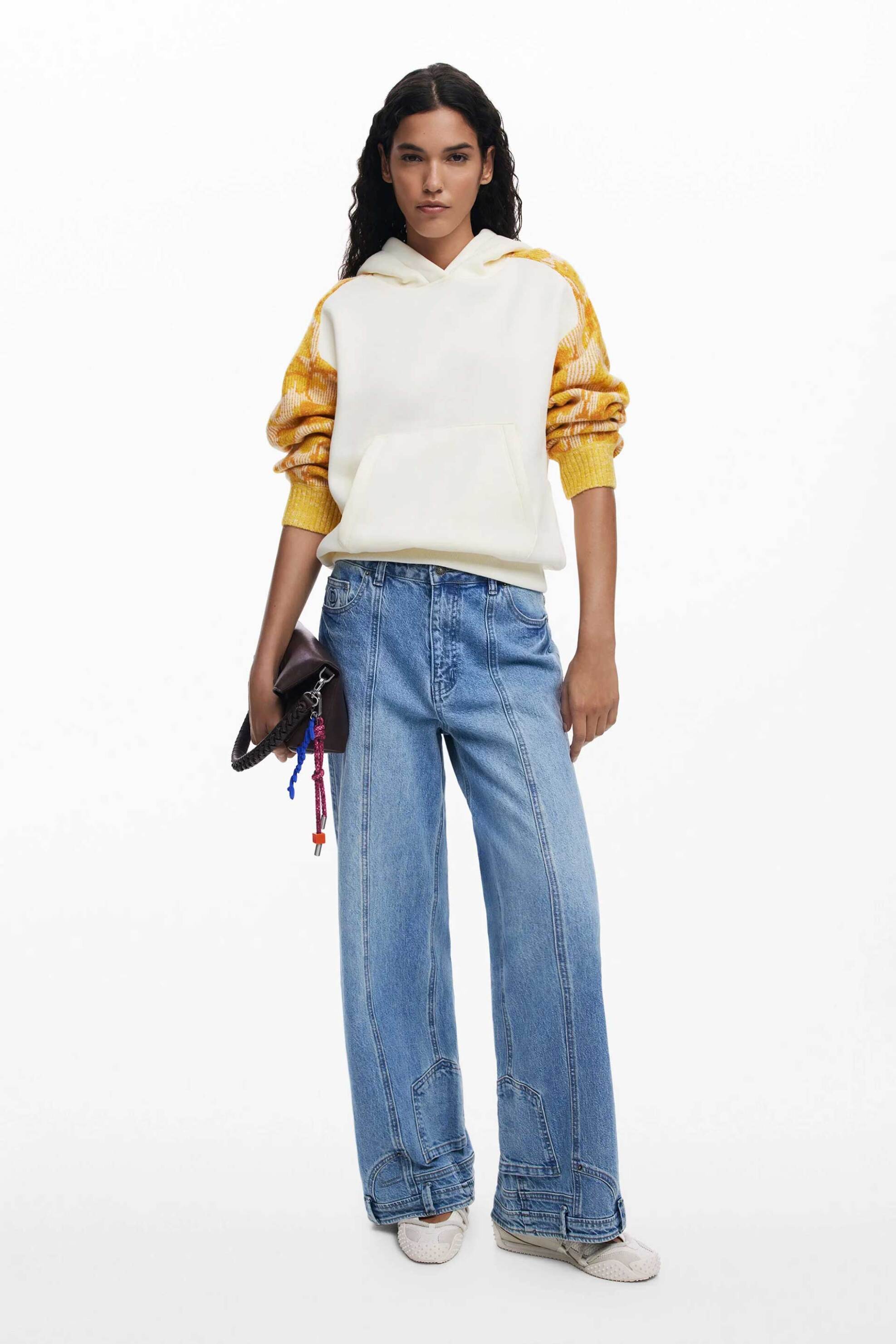 Desigual γυναικείο φούτερ με κουκούλα και ζακακάρ μανίκια Regular Fit "Mani" - 25WWSK07 Λευκό φωτογραφία