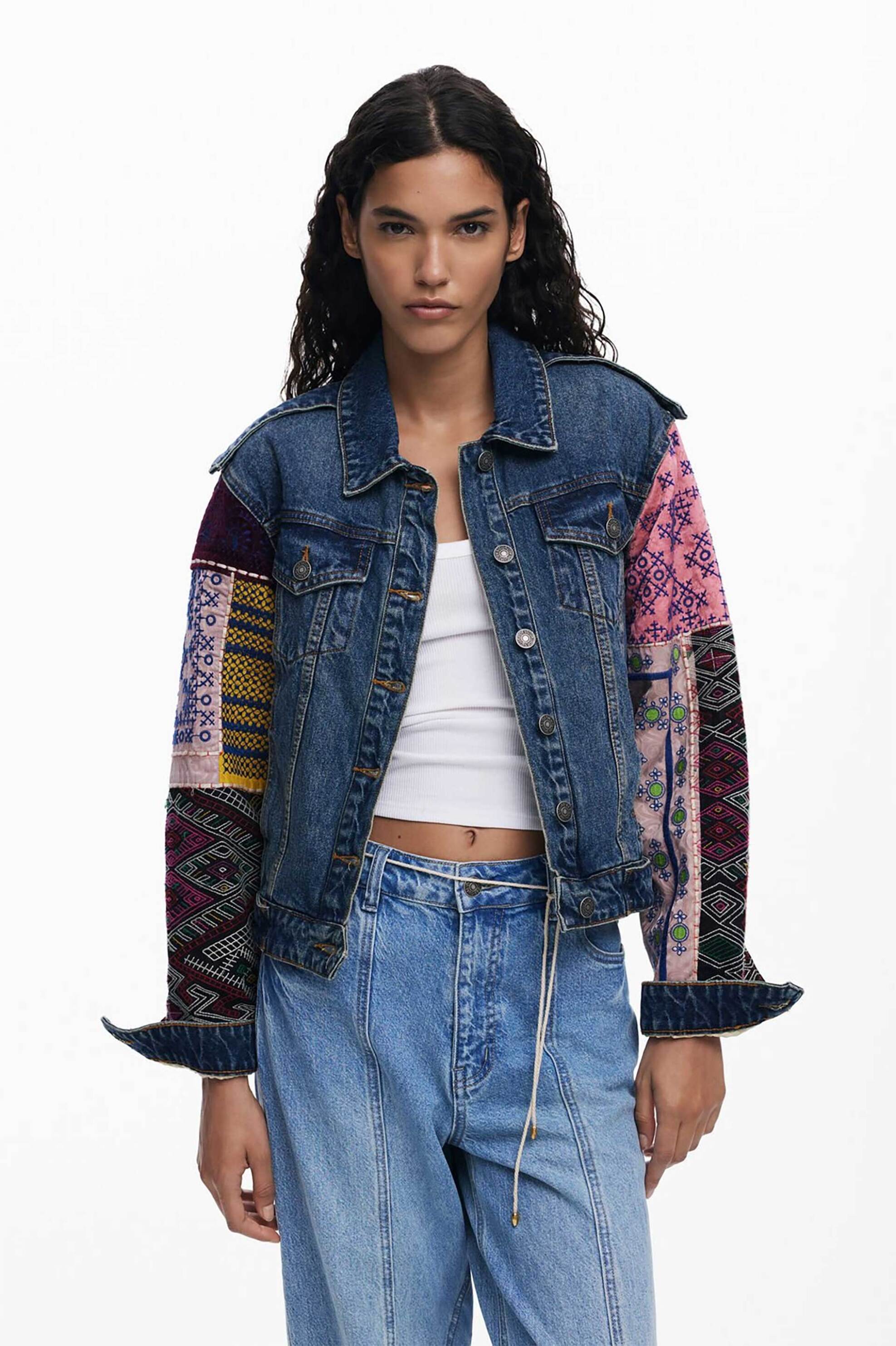 Desigual γυναικείο denim μπουφάν με υφασμάτινα μανίκια σε ethnic μοτίβο - 25WWED14 Denim Blue
