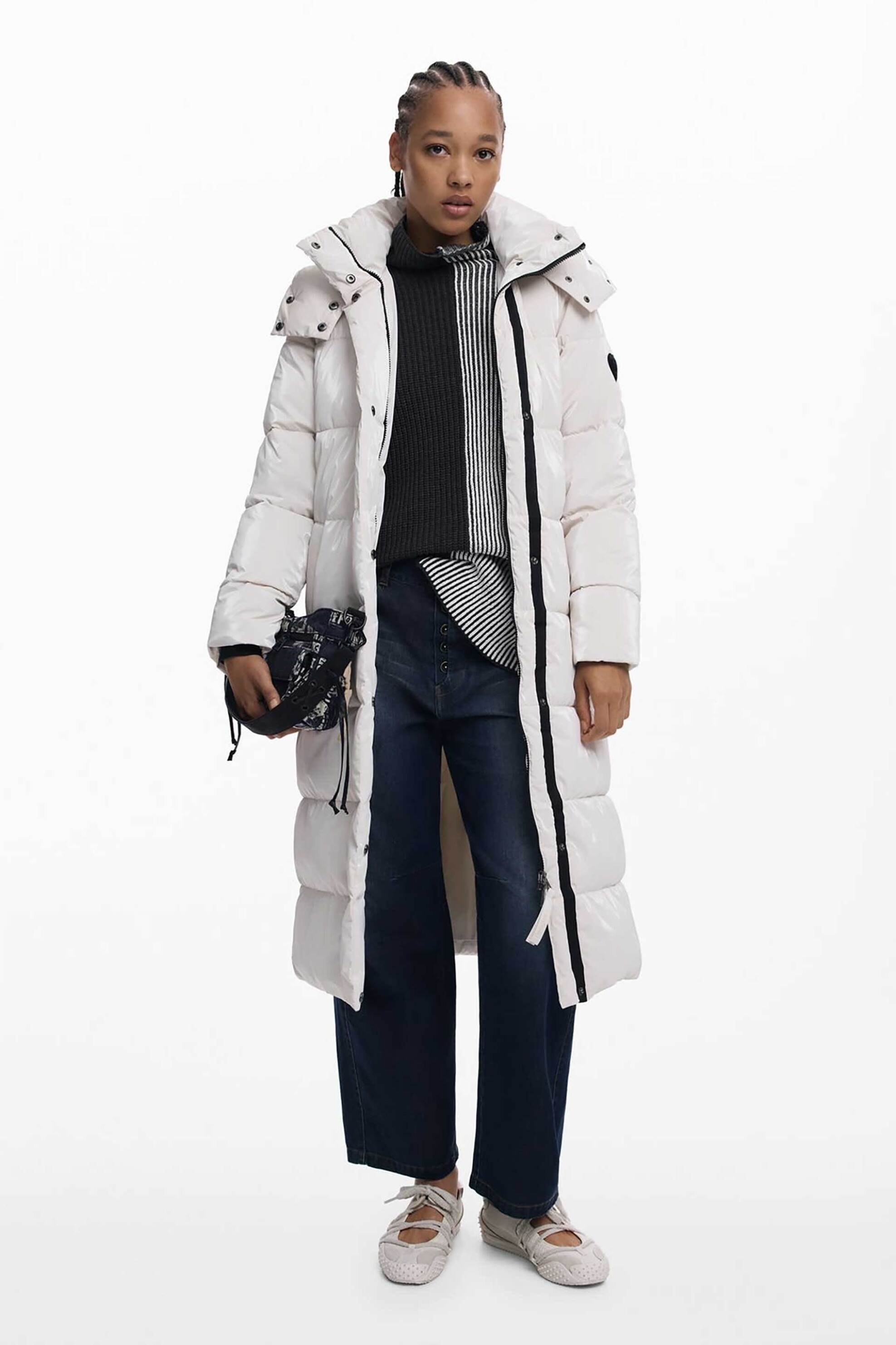 Desigual γυναικείο μπουφάν καπιτονέ με κουκούλα και ασορτί ζώνη στη μέση Regular Fit - 25WWEW22 Λευκό