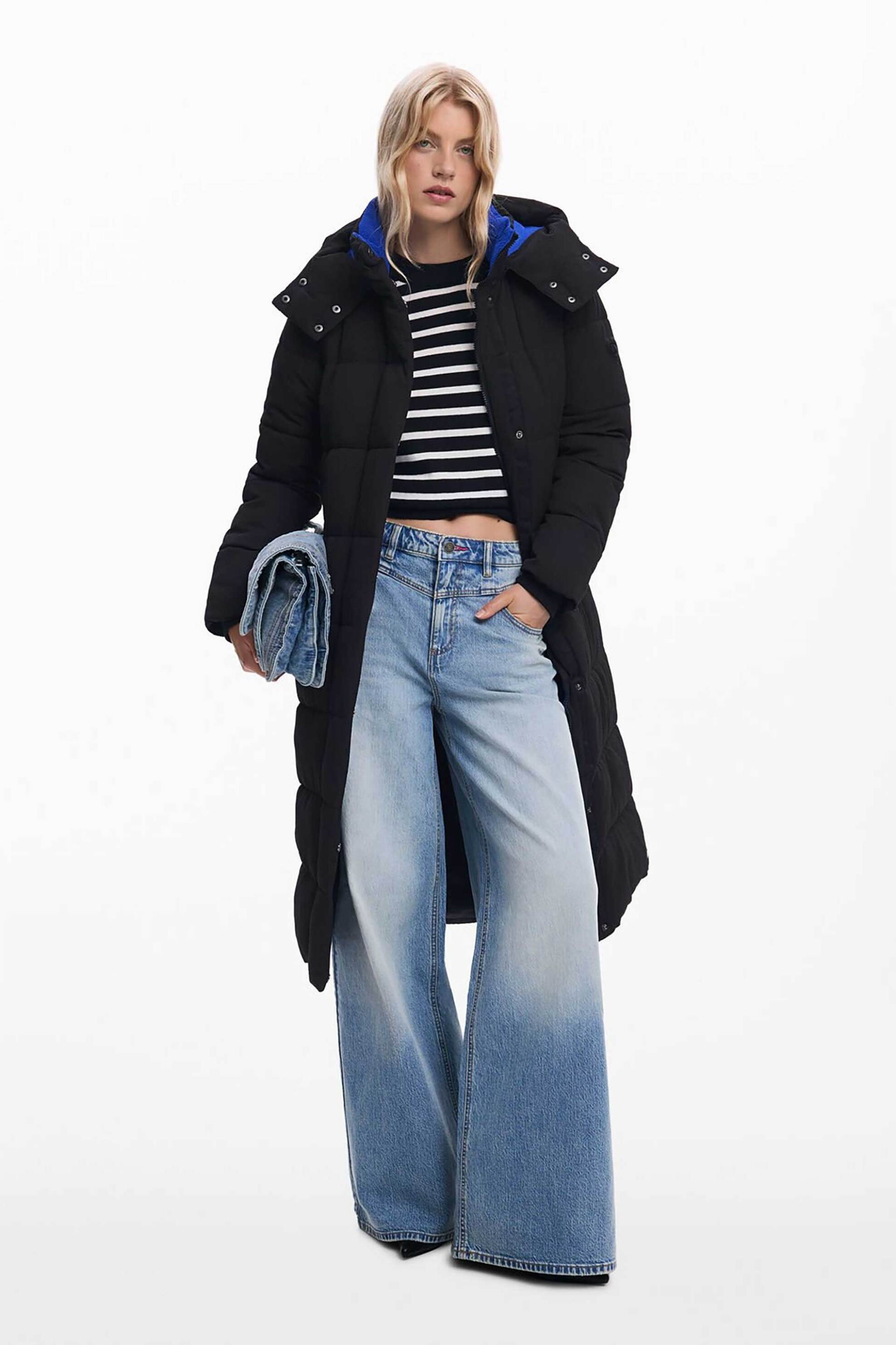 Desigual γυναικείο μπουφάν καπιτονέ με κουκούλα και ασορτί ζώνη στη μέση Regular Fit - 25WWEW24 Μαύρο φωτογραφία