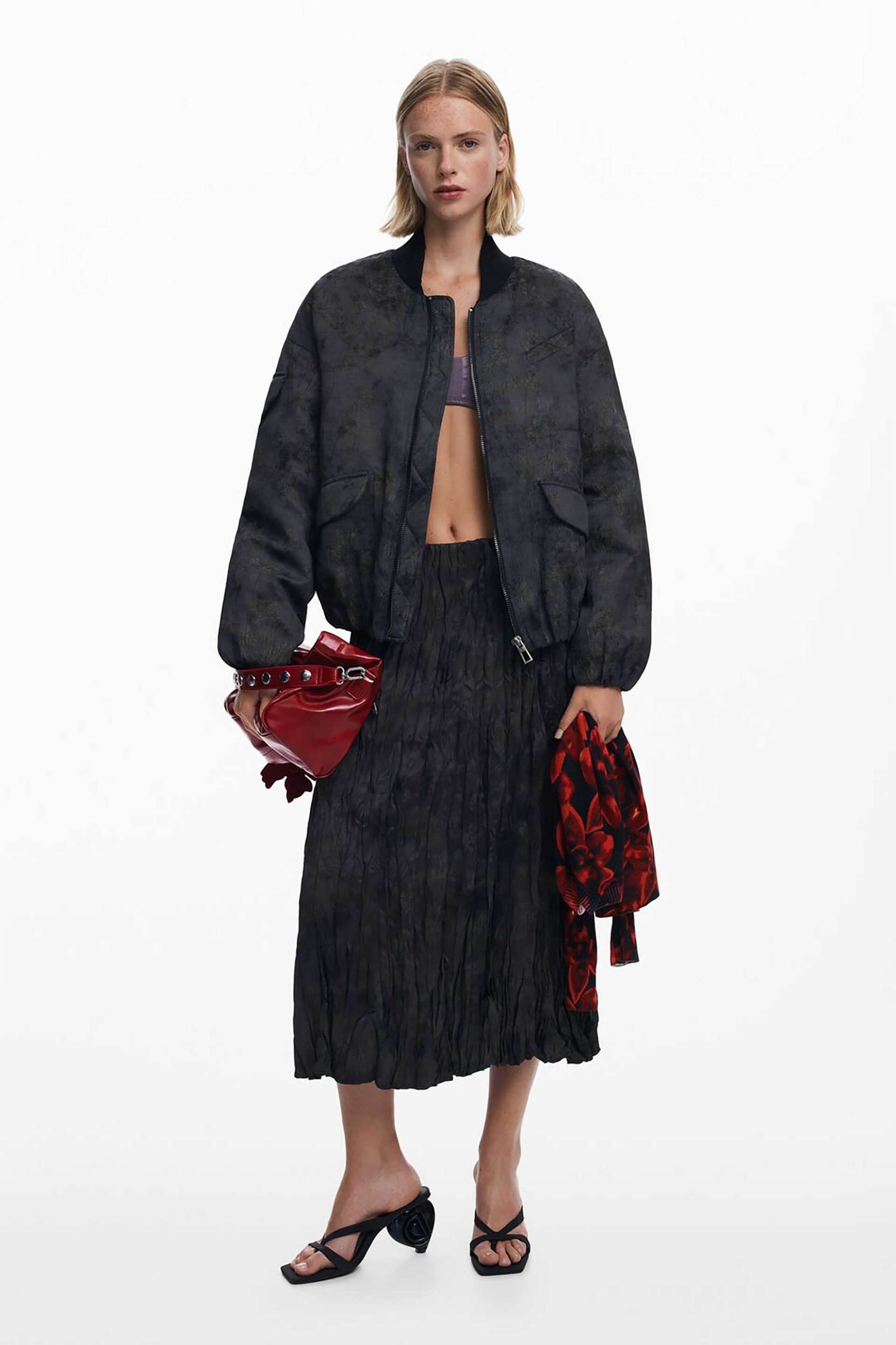 Desigual γυναικείο μπουφάν bomber με ανάγλυφο floral σχέδιο Regular Fit - 25WWEW26 Μαύρο φωτογραφία