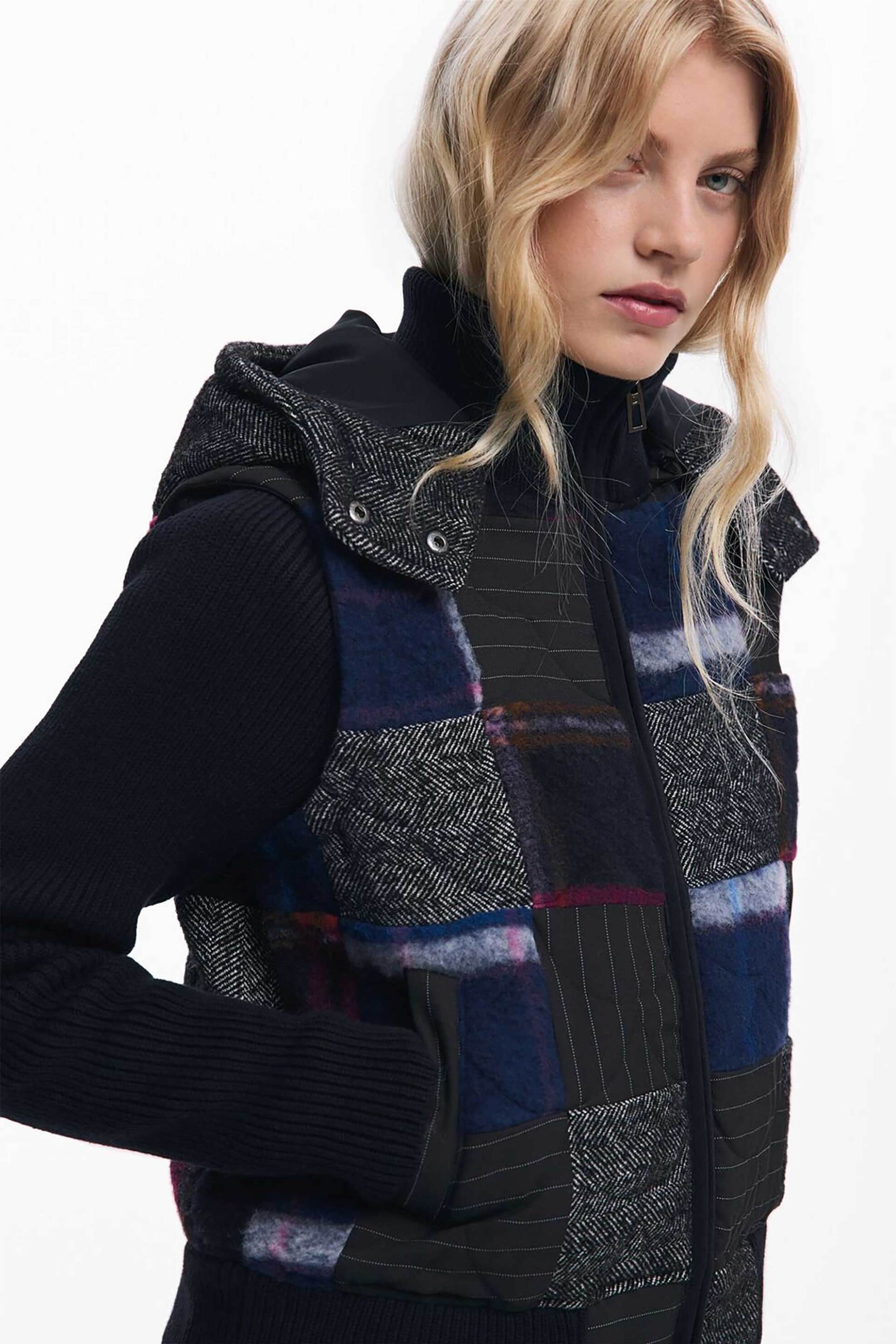 Desigual γυναικείο μπουφάν bomber με all-over print Regular Fit "Beta" - 25WWEW65 Μαύρο φωτογραφία