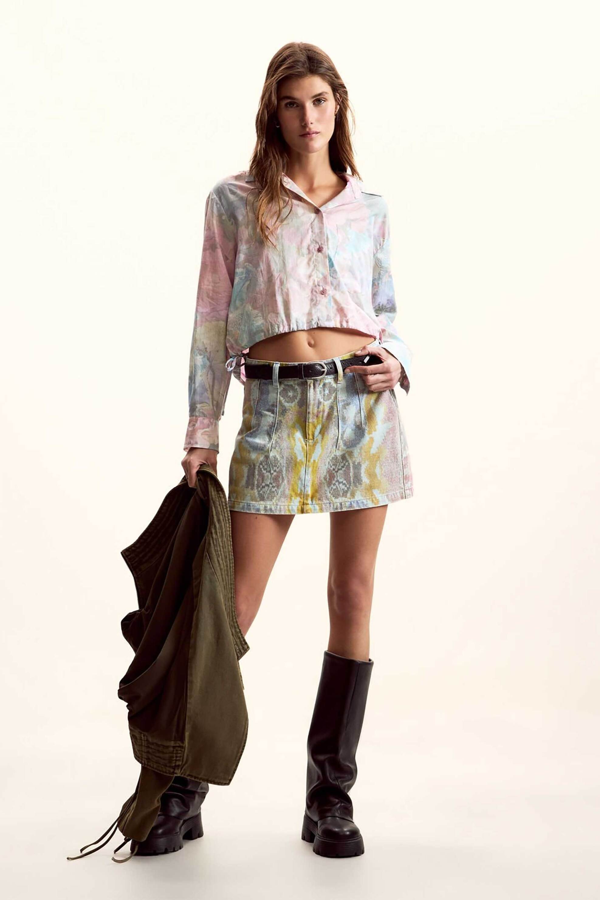 Desigual γυναικείo πουκάμισο με floral print cropped "Cam Flowers" by Christian Lacroix - 26SWCW25 Εκρού φωτογραφία