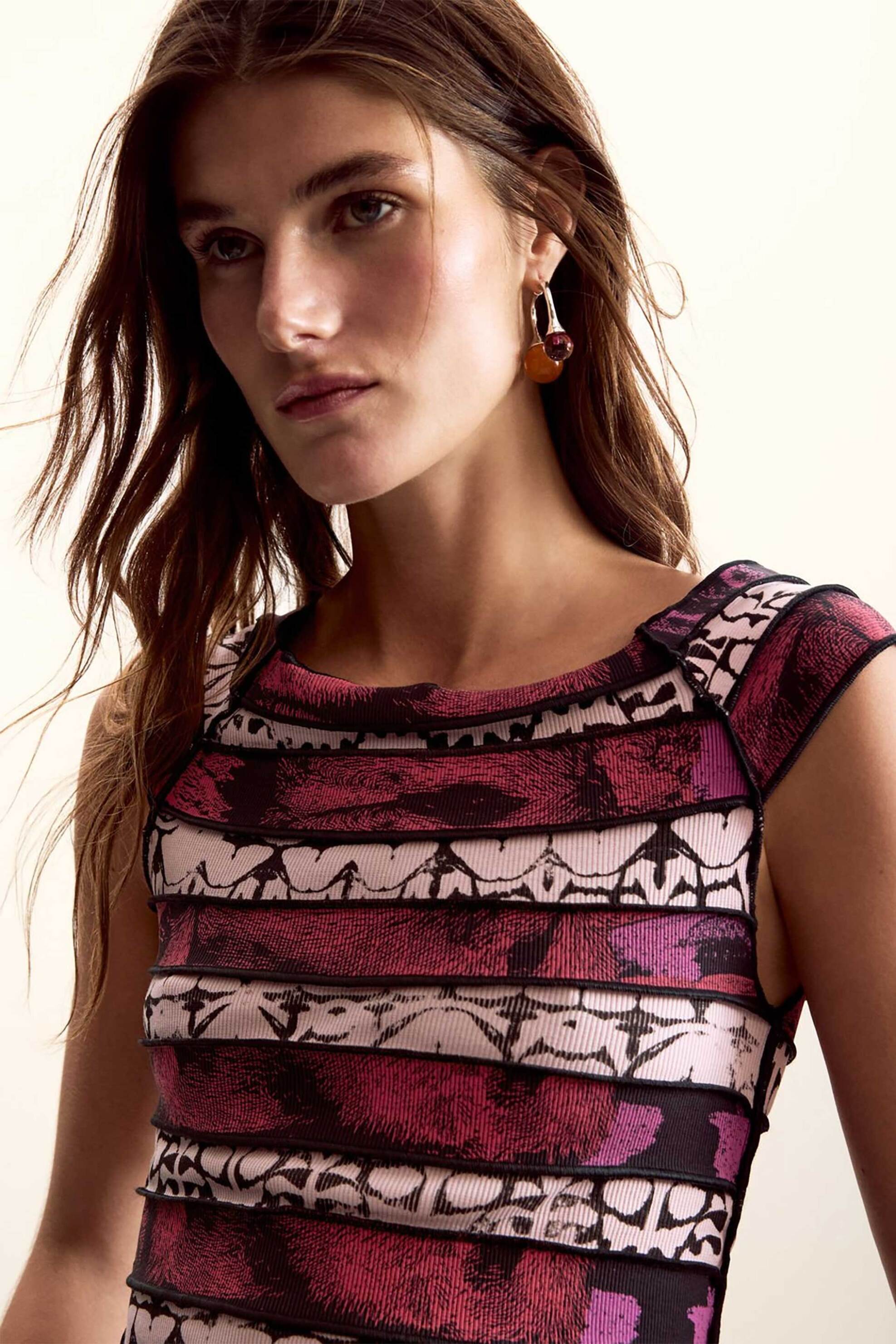 DESIGUAL Desigual γυναικεία μπλούζα με carmen λαιμόκοψη και all-over print Regular Fit "Animal" by Christian Lacroix - 26SWTK25 Ροζ - 2