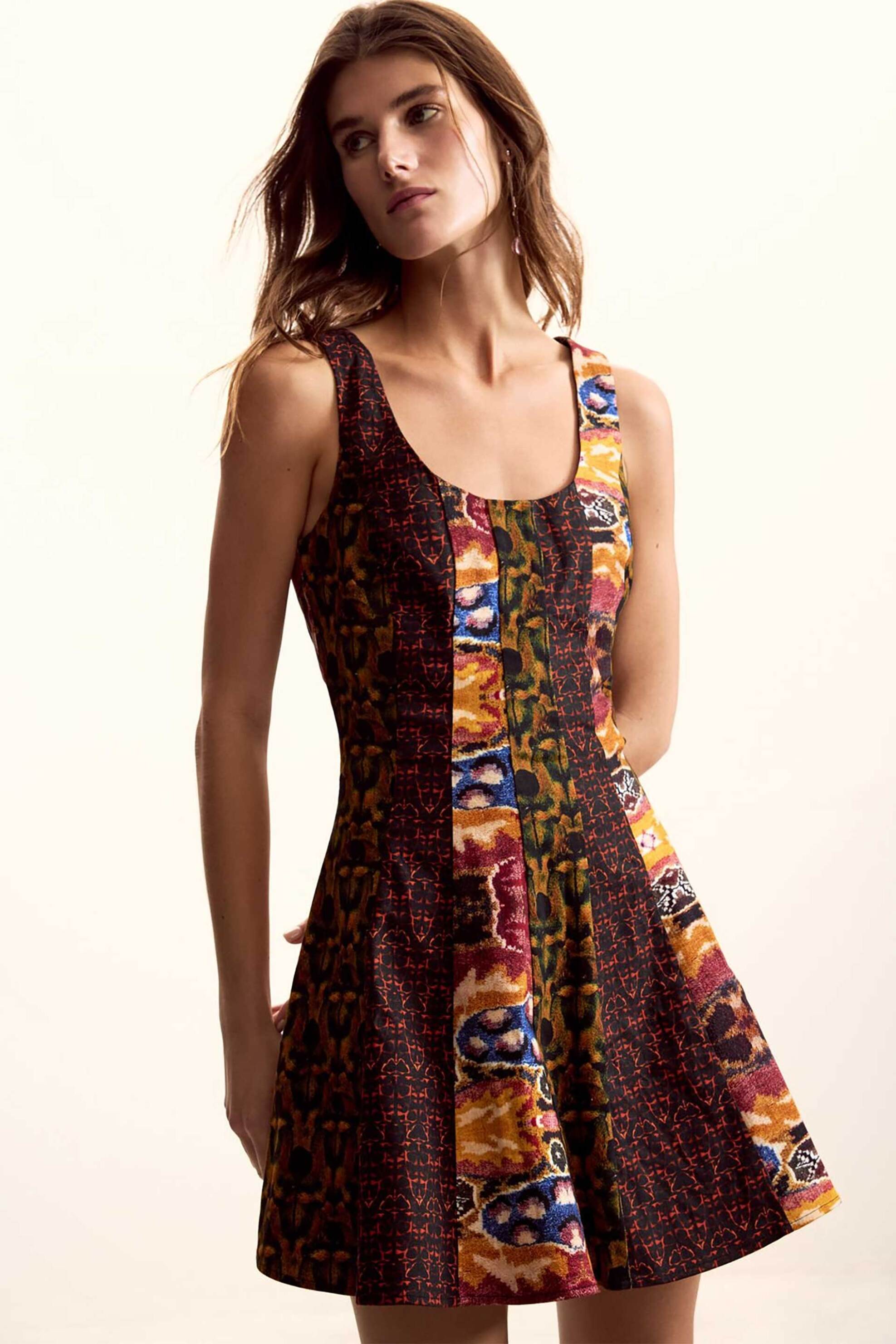 Desigual γυναικείο mini αμάνικο φόρεμα με all-over print "Beattle Patch" by Christian Lacroix - 26SWVW58 Λαδί φωτογραφία