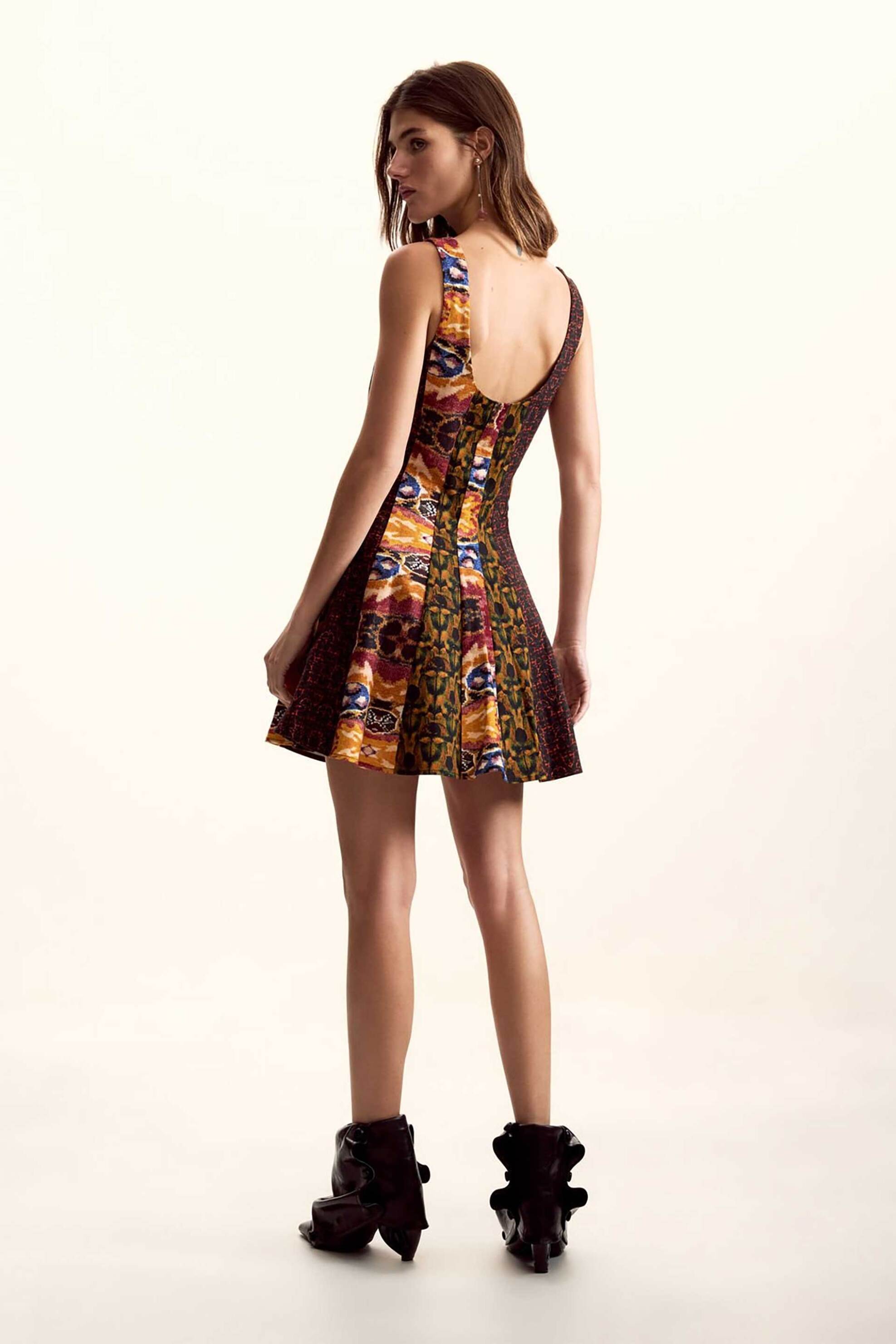 Desigual γυναικείο mini αμάνικο φόρεμα με all-over print "Beattle Patch" by Christian Lacroix - 26SWVW58 Λαδί φωτογραφία