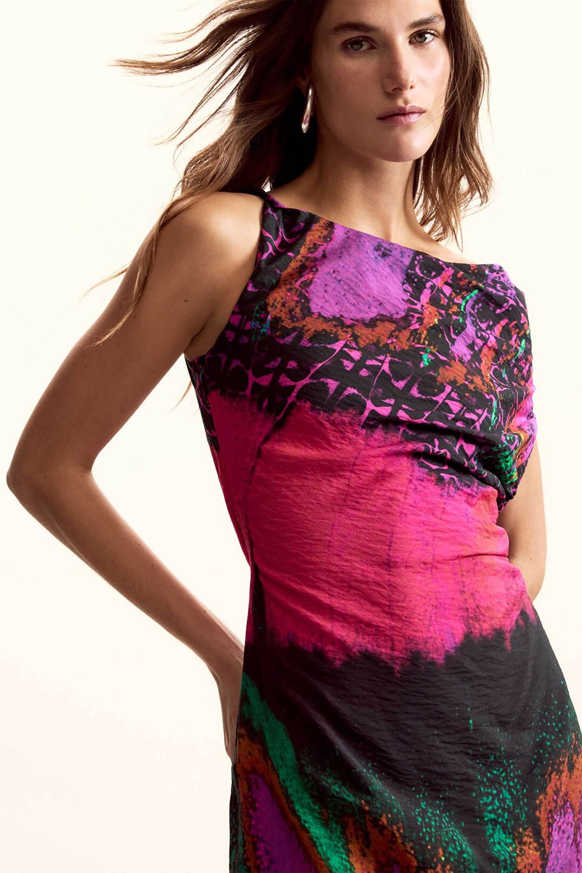 DESIGUAL Desigual γυναικείο mini φόρεμα με off-shoulder σχέδιο με all-over print "Beattl" by Christian Lacroix - 26SWVW59 Φούξια - 2