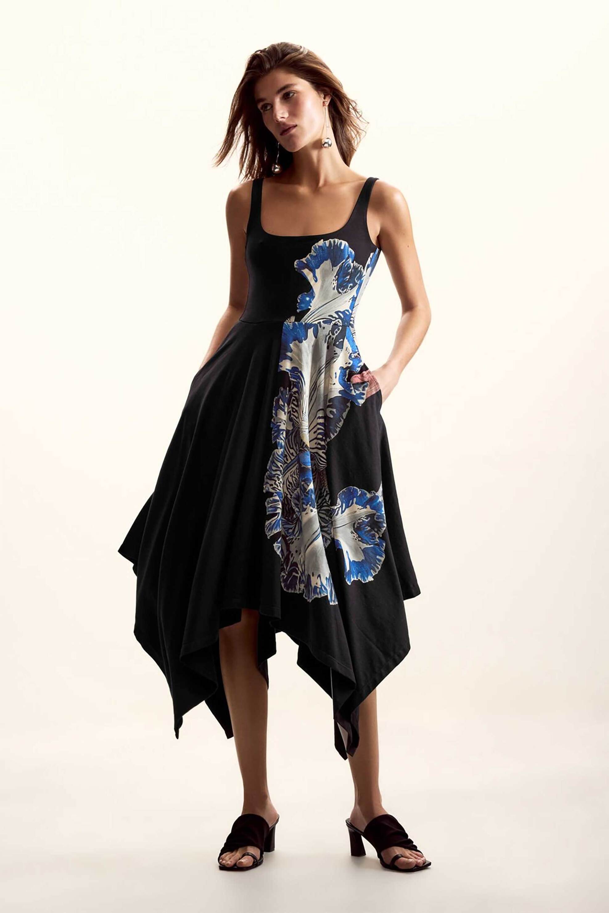 Desigual γυναικείο midi αμάνικο φόρεμα με floral print και ασύμμετρο τελείωμα "Orchid" by Christian Lacroix - 26SWVK44 Μαύρο