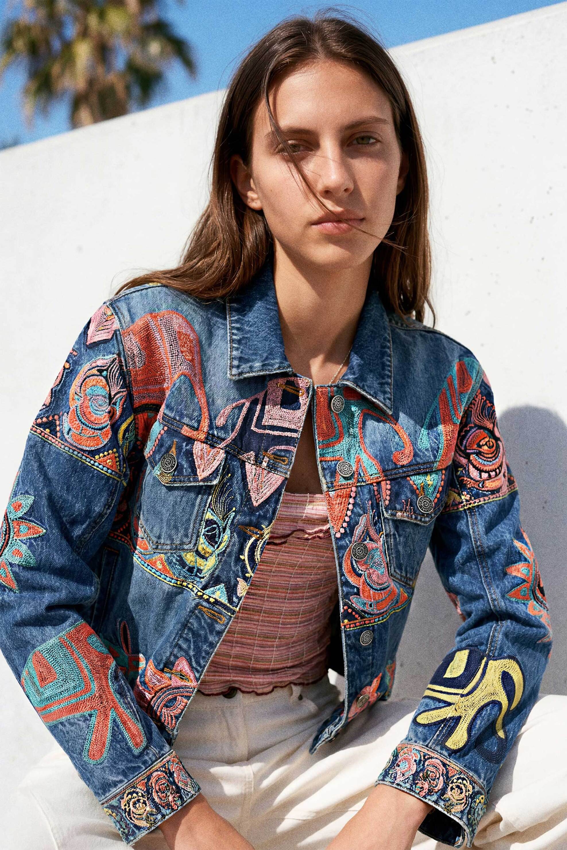 Desigual γυναικείο denim jacket με κέντημα 