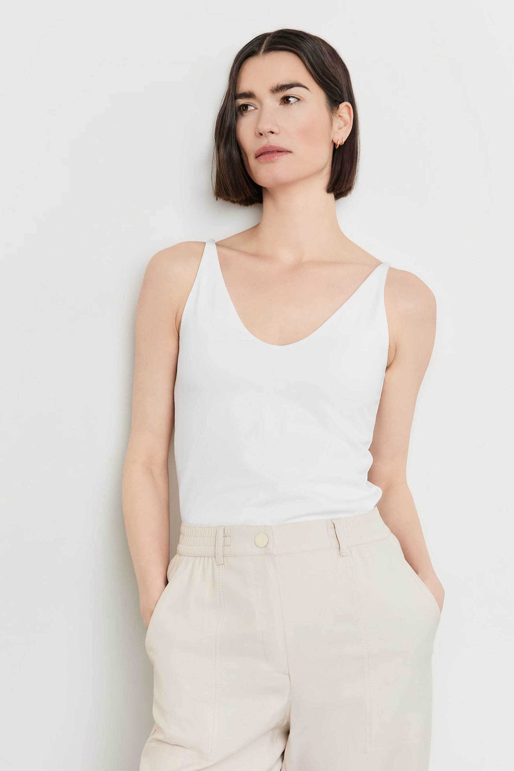 Gerry Weber γυναικείο αμάνικο τοπ μονόχρωμο με V - 370200-35005 Λευκό