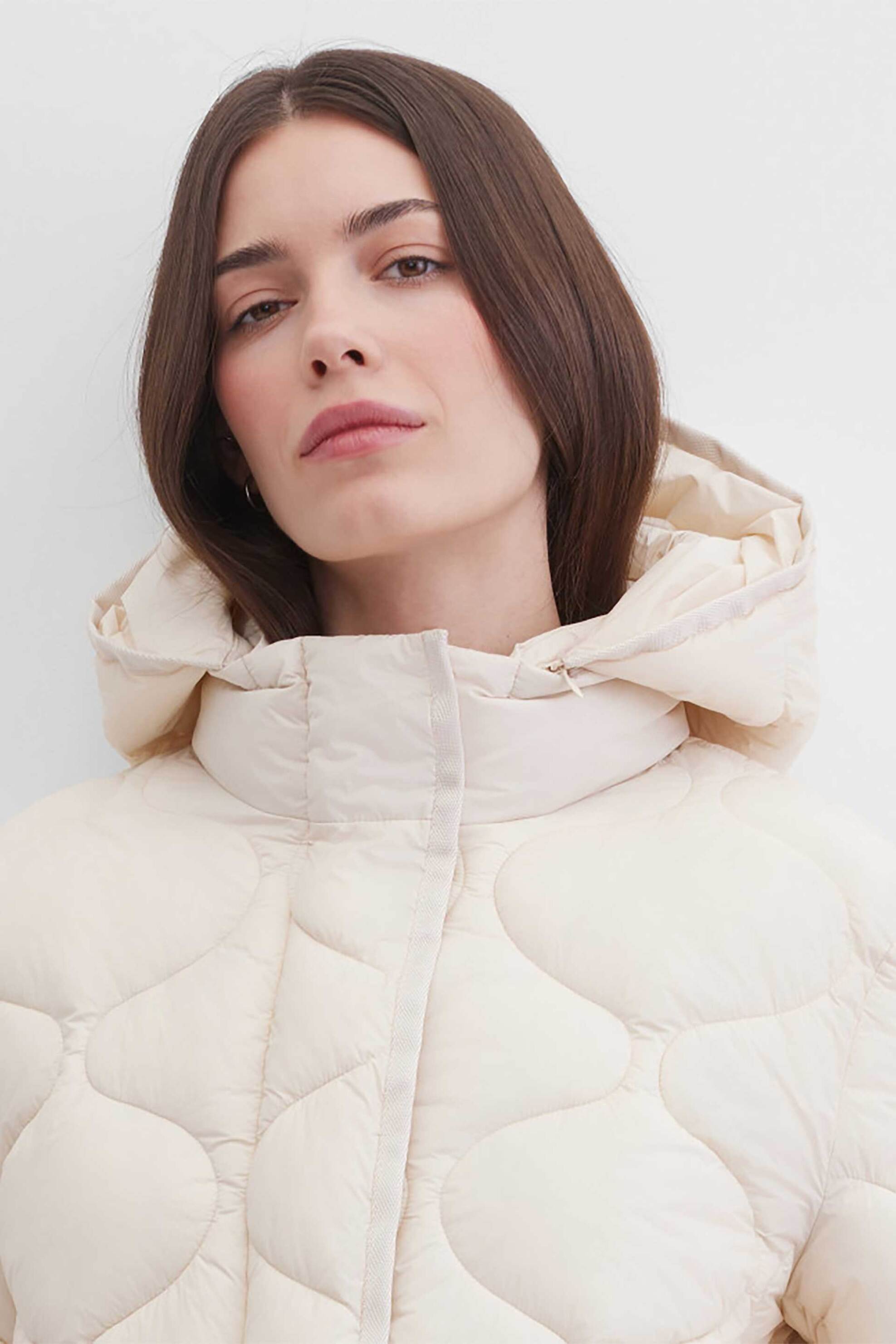 Gerry Weber γυναικείο μακρύ μπουφάν με καπιτονέ σχέδιο και κουκούλα Loose Straight Fit - 250063-61040 Μπεζ φωτογραφία