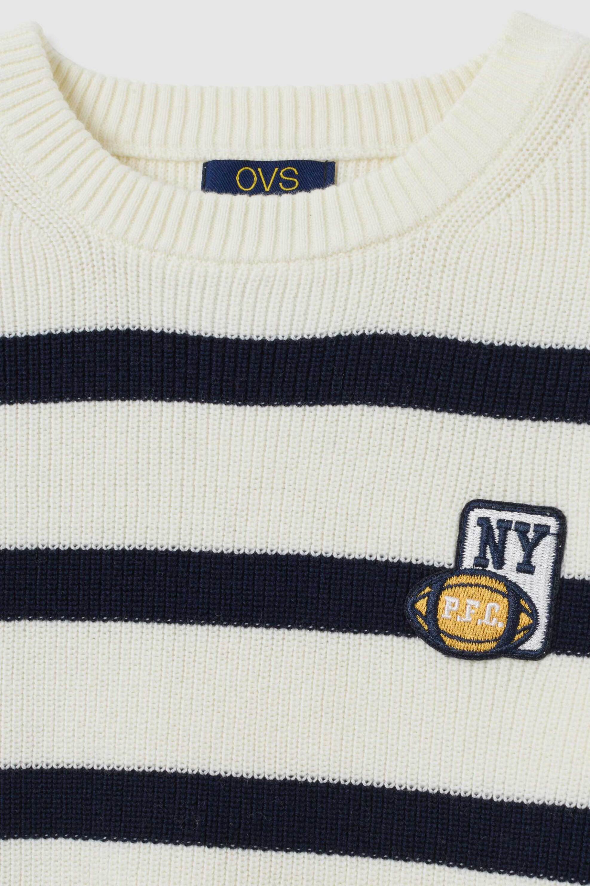 OVS παιδική πλεκτή μπλούζα με ριγέ σχέδιο Regular Fit - 002401381 Λευκό φωτογραφία